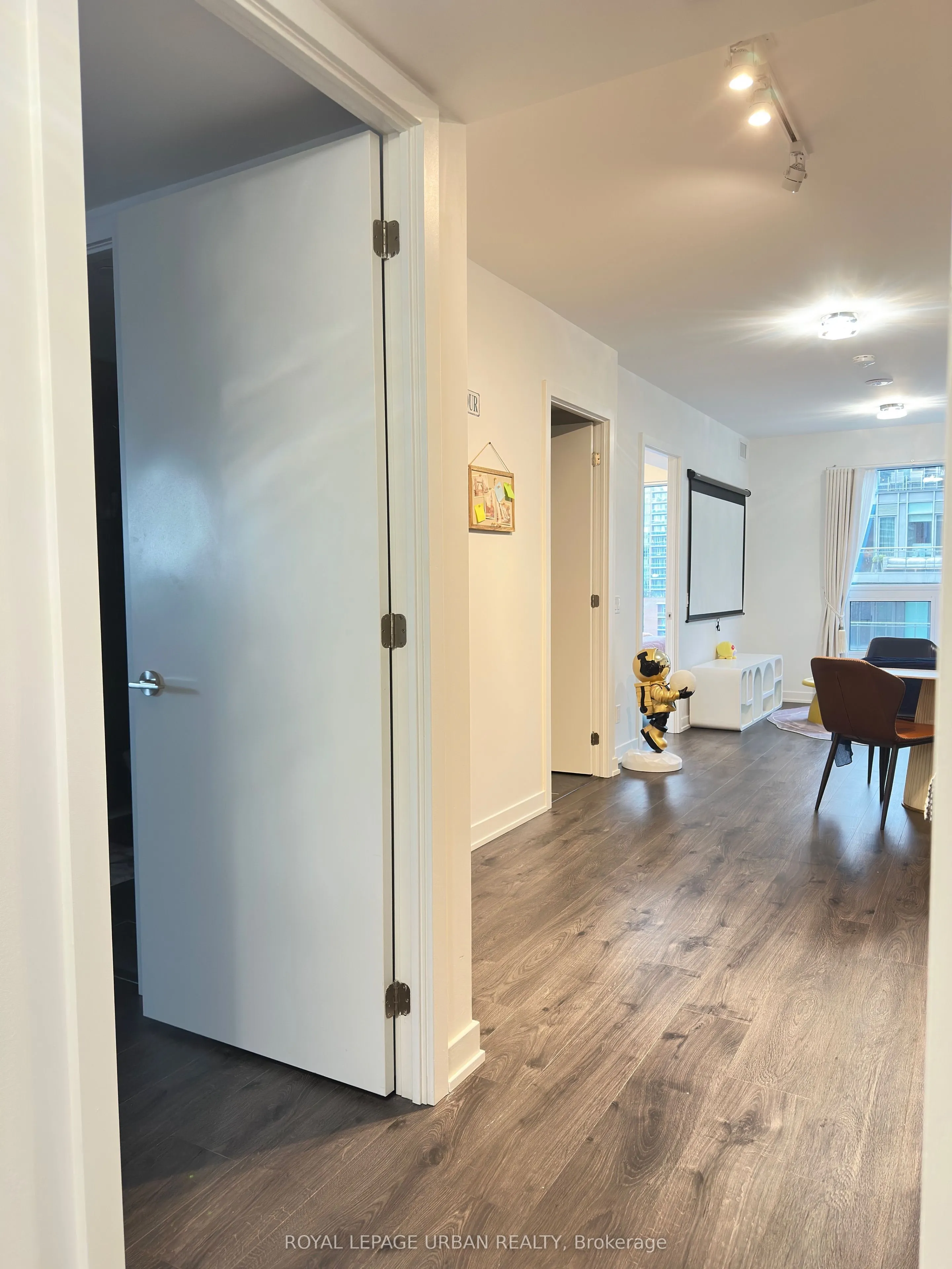 100 Queen Street E #1106