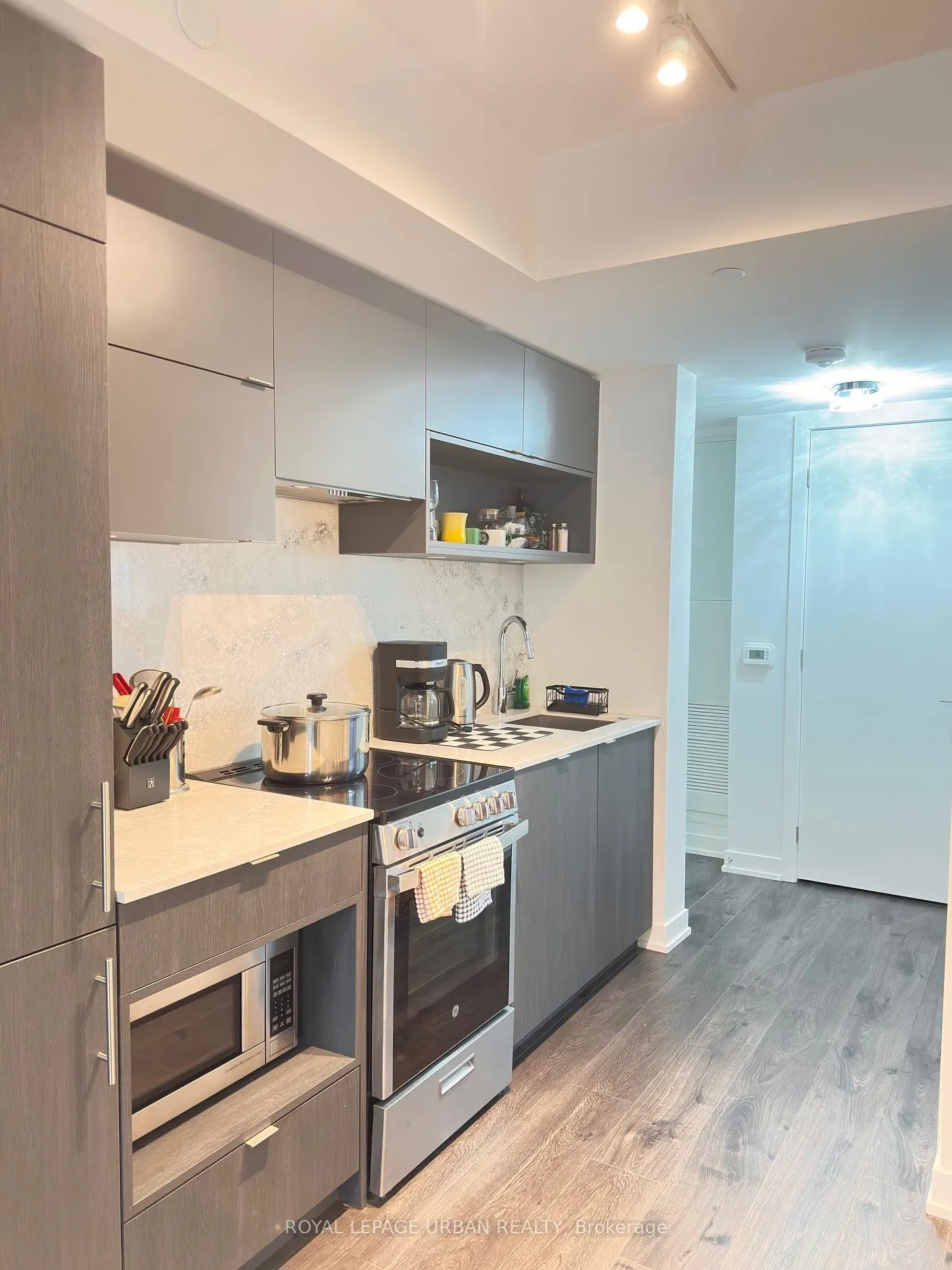 100 Queen Street E #1106
