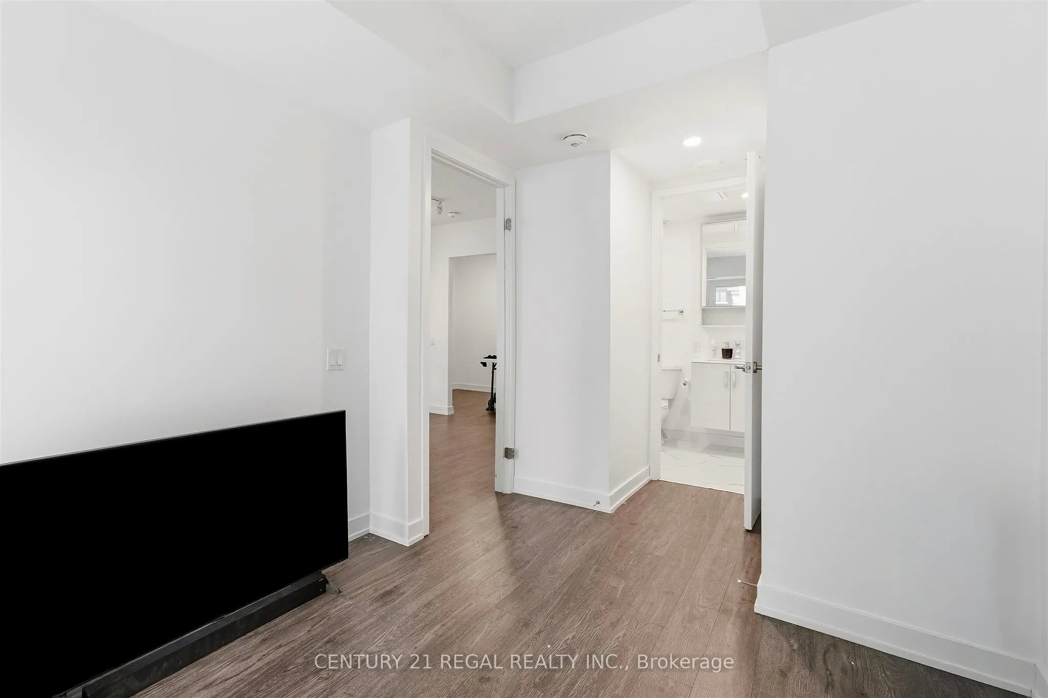 88 Queen Street E #1915