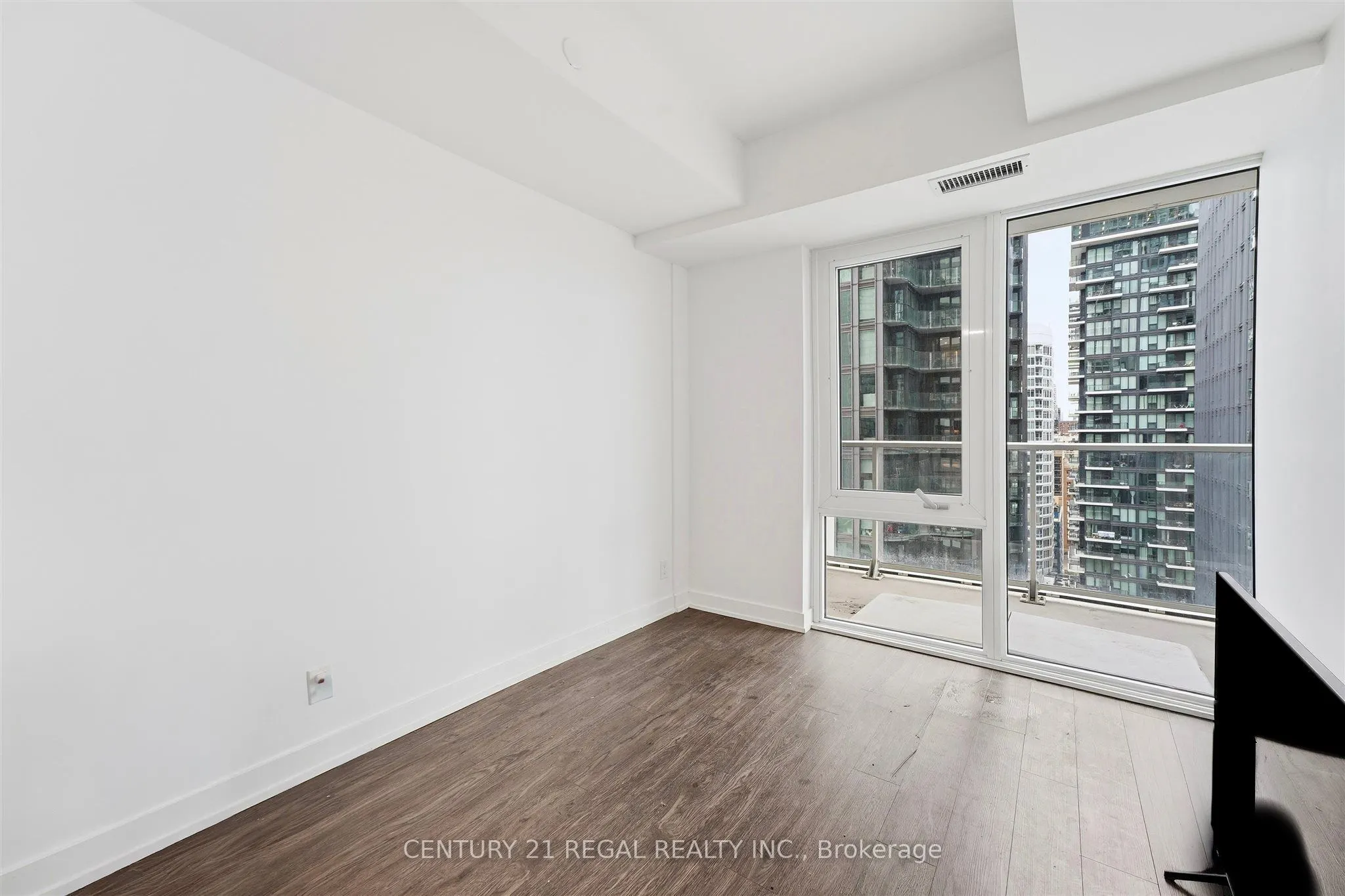 88 Queen Street E #1915