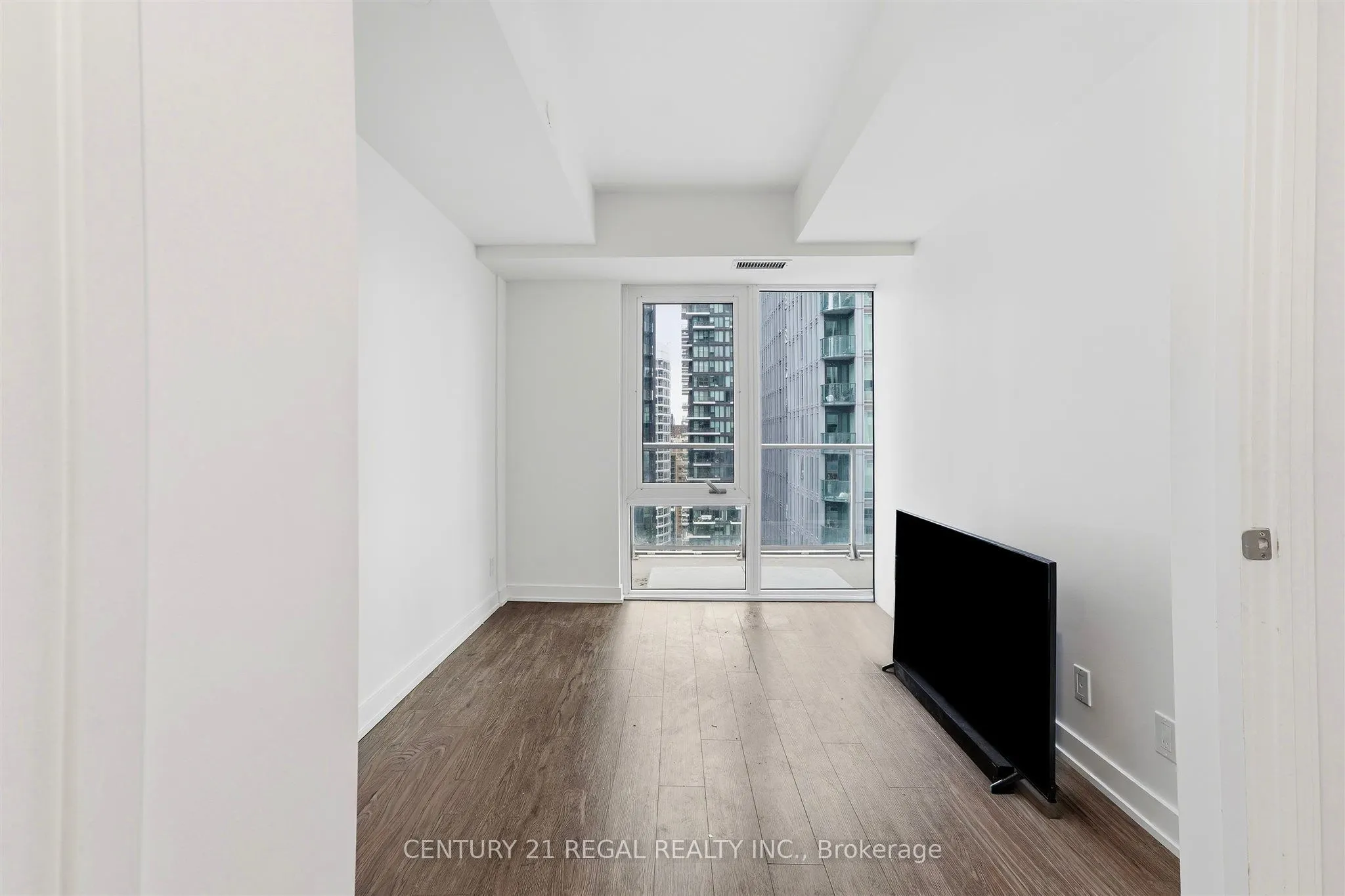 88 Queen Street E #1915