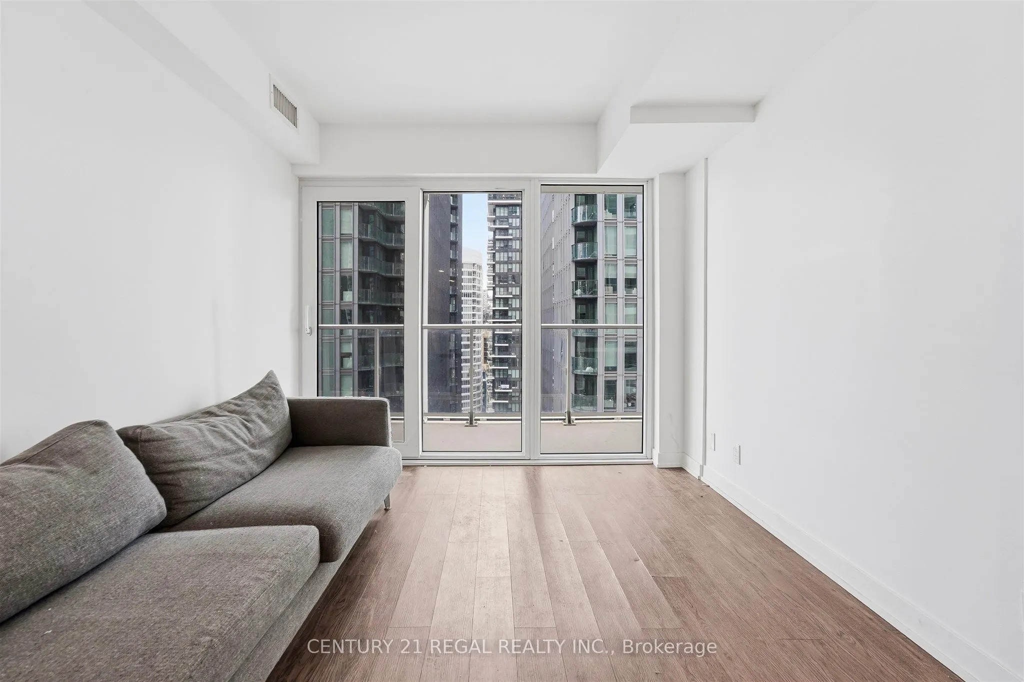 88 Queen Street E #1915