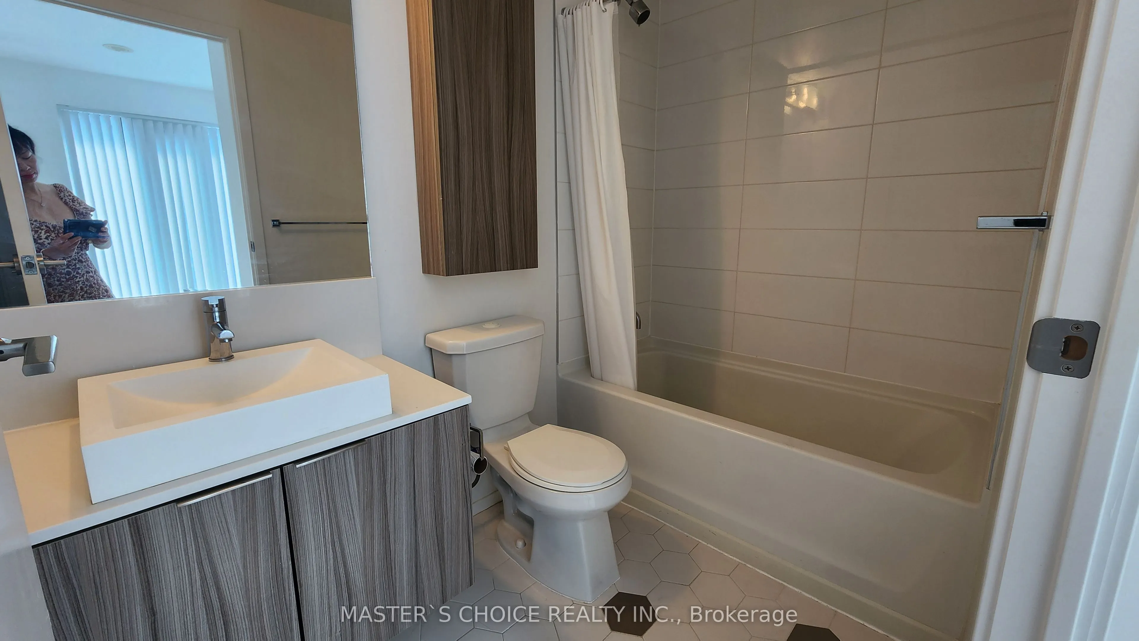 68 Shuter Street #2805