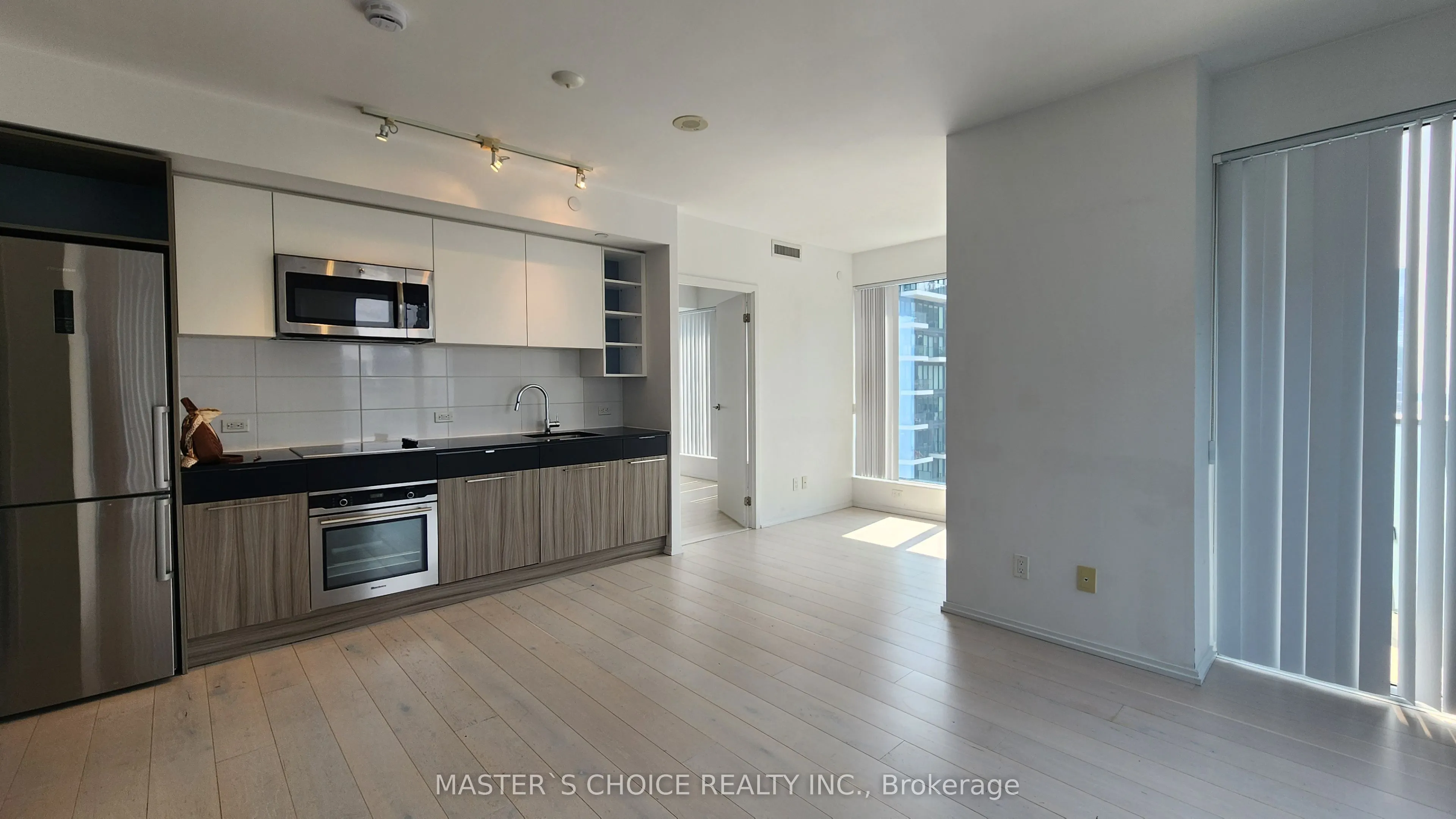 68 Shuter Street #2805
