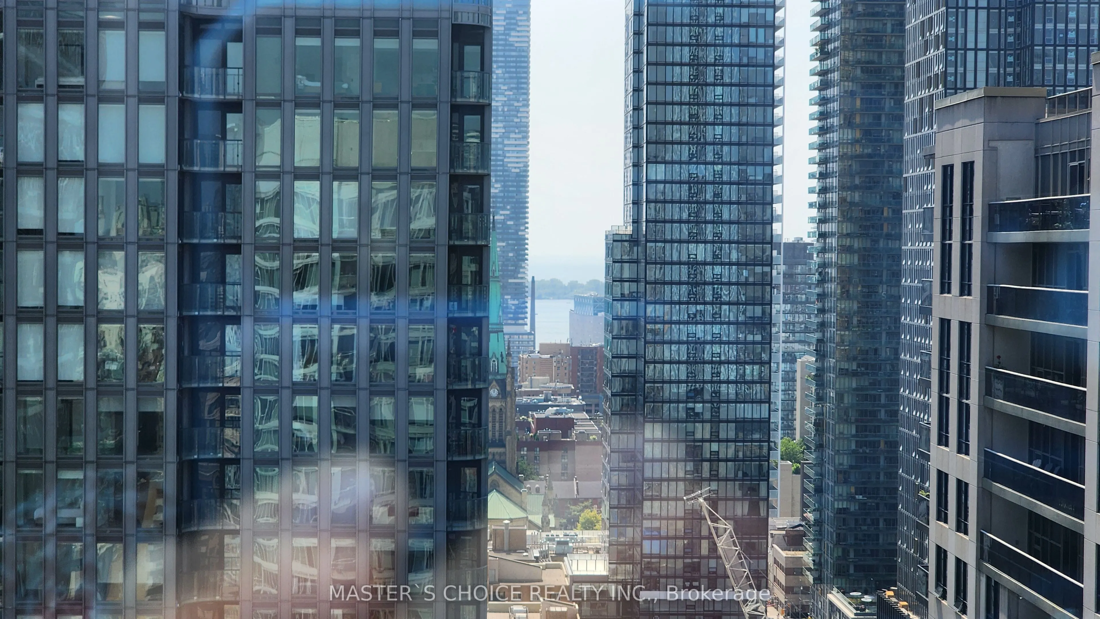 68 Shuter Street #2805