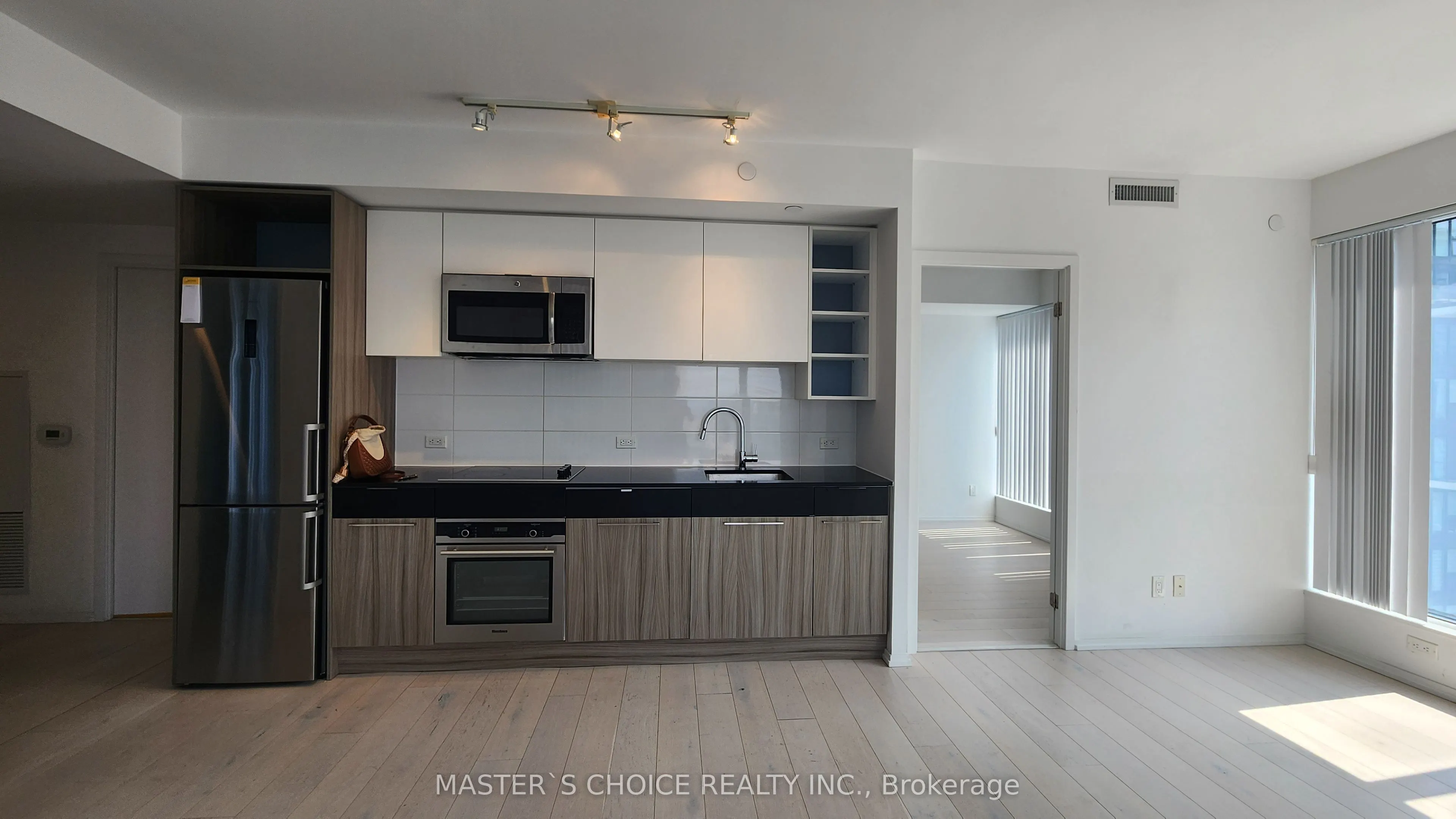 68 Shuter Street #2805