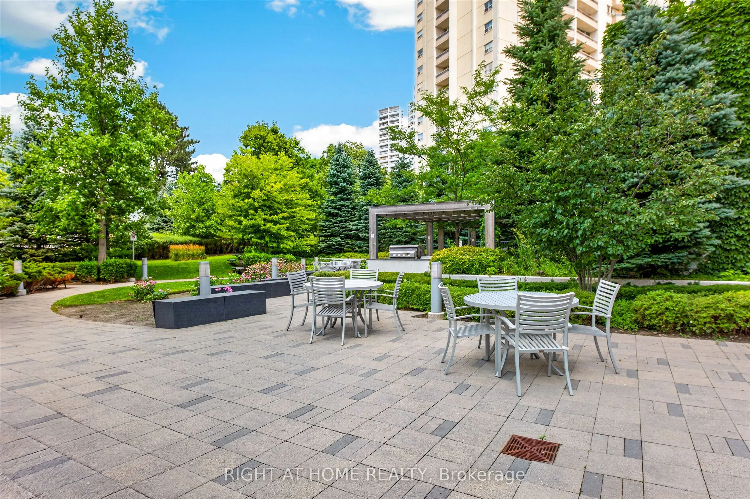 18 Graydon Hall Drive #509