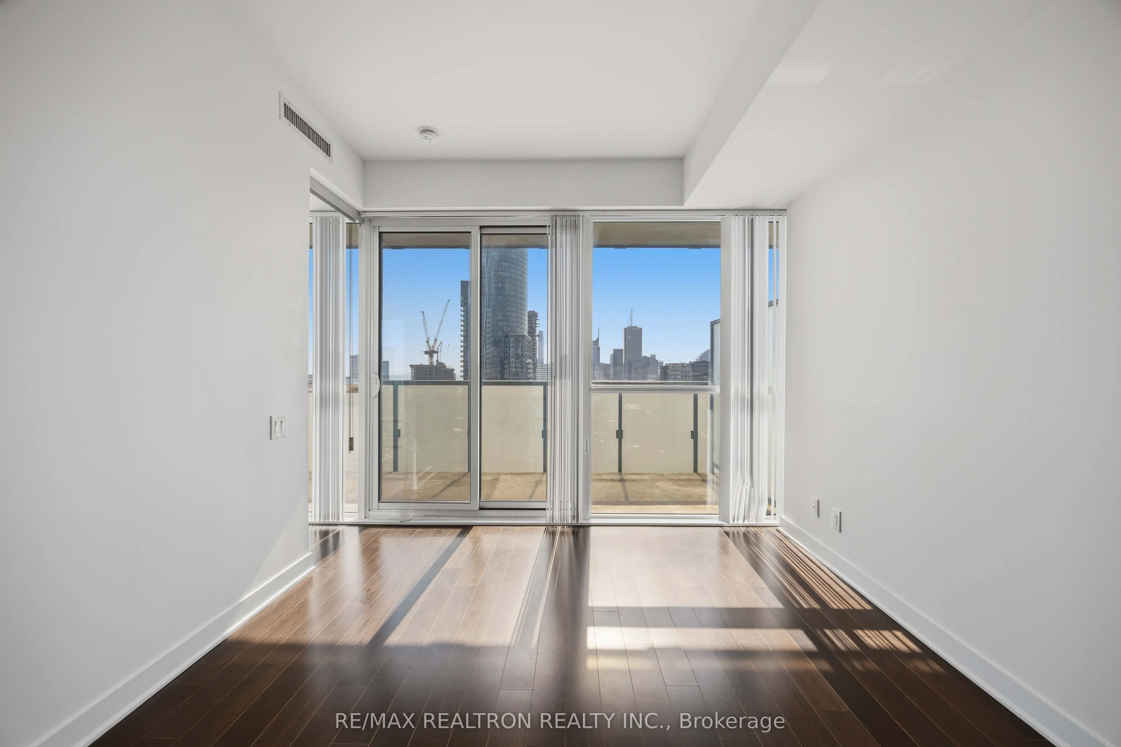 15 Grenville Street #4102