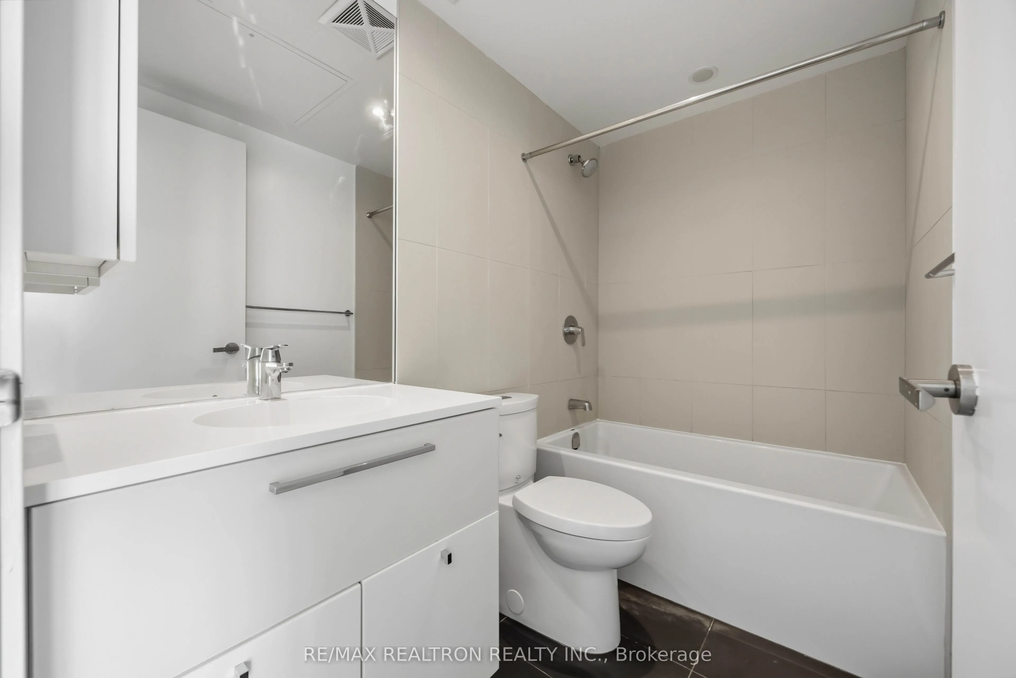 15 Grenville Street #4102