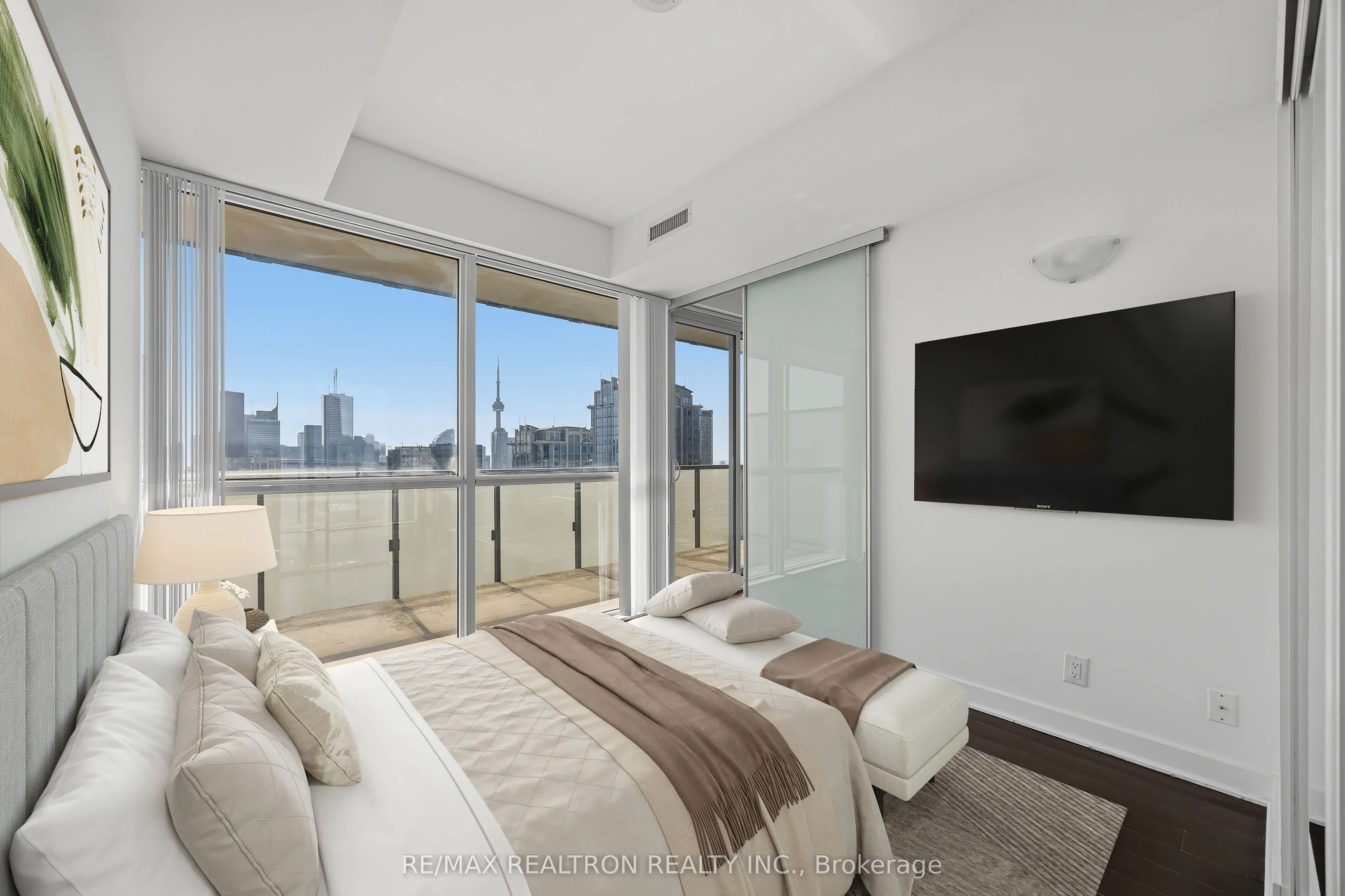 15 Grenville Street #4102