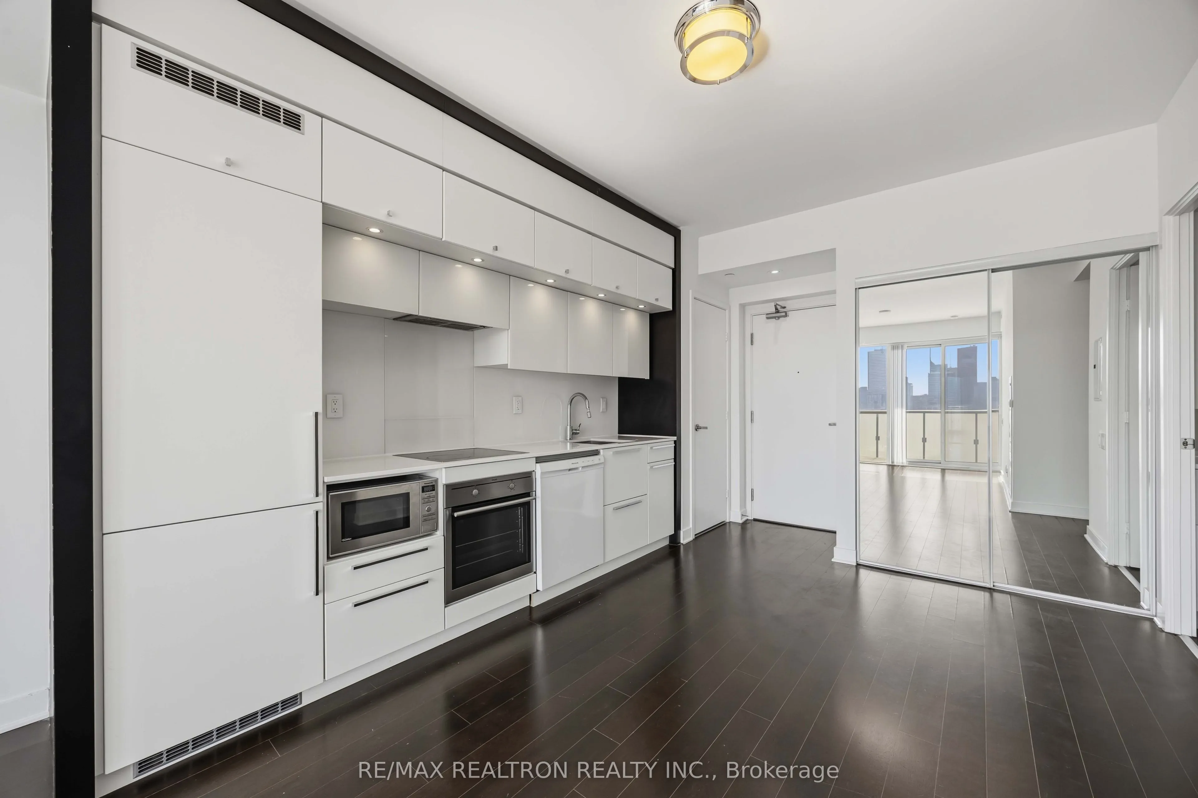15 Grenville Street #4102