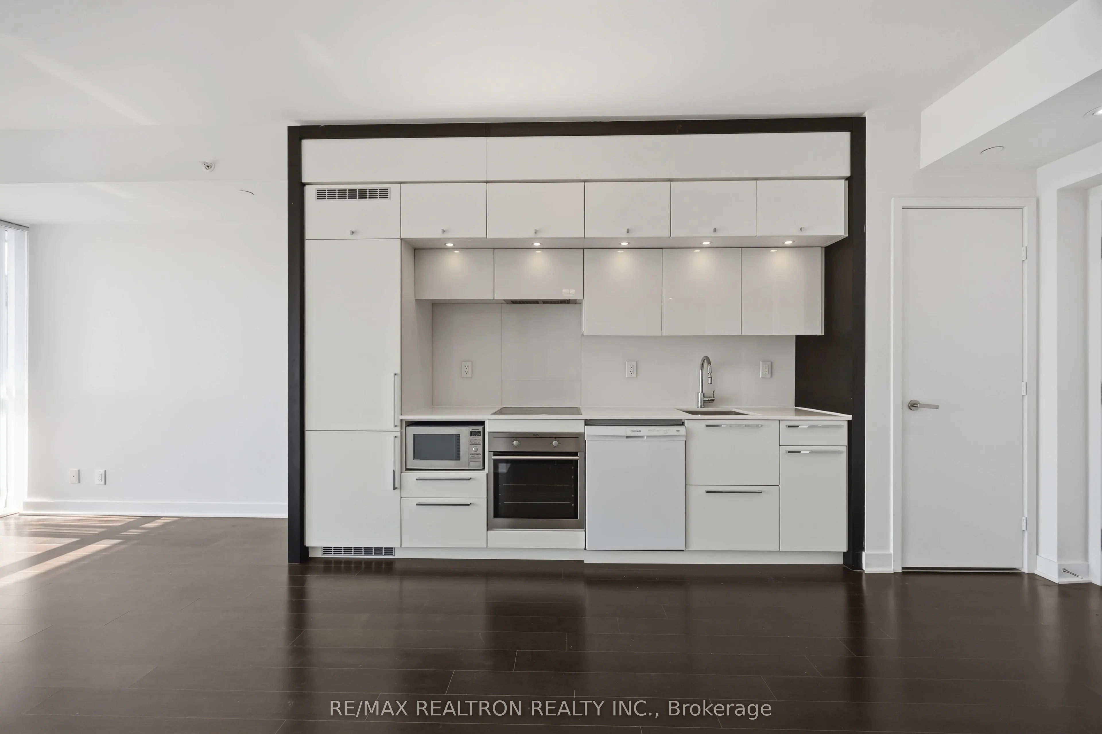 15 Grenville Street #4102