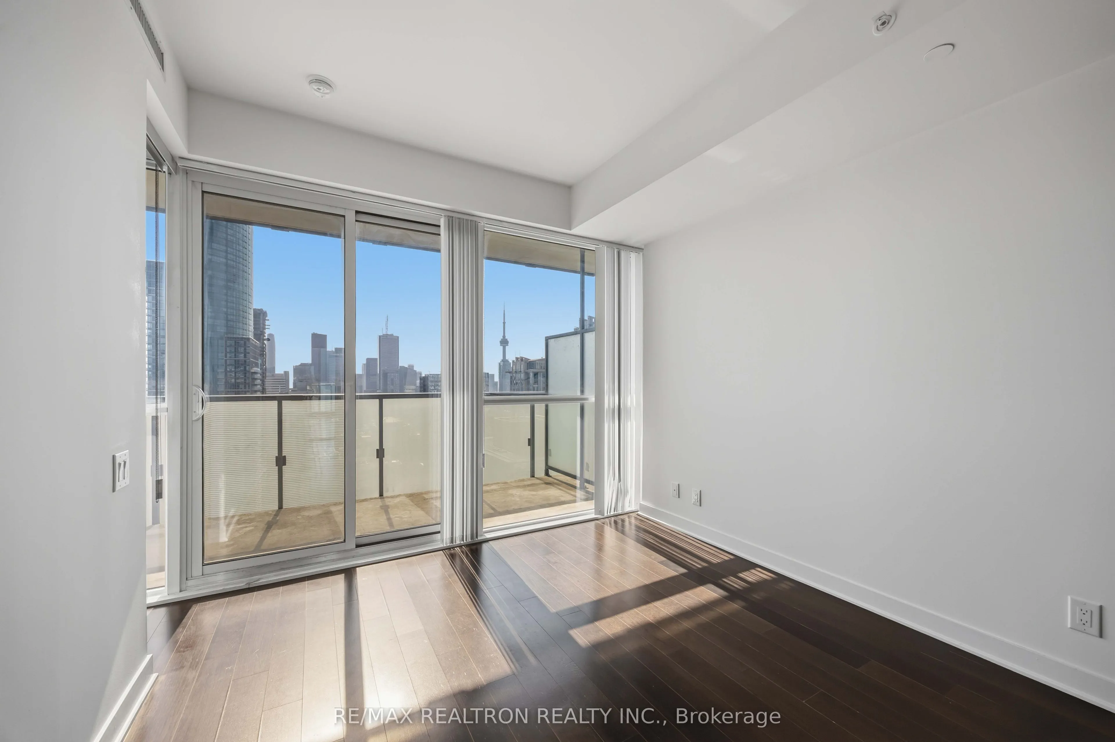 15 Grenville Street #4102