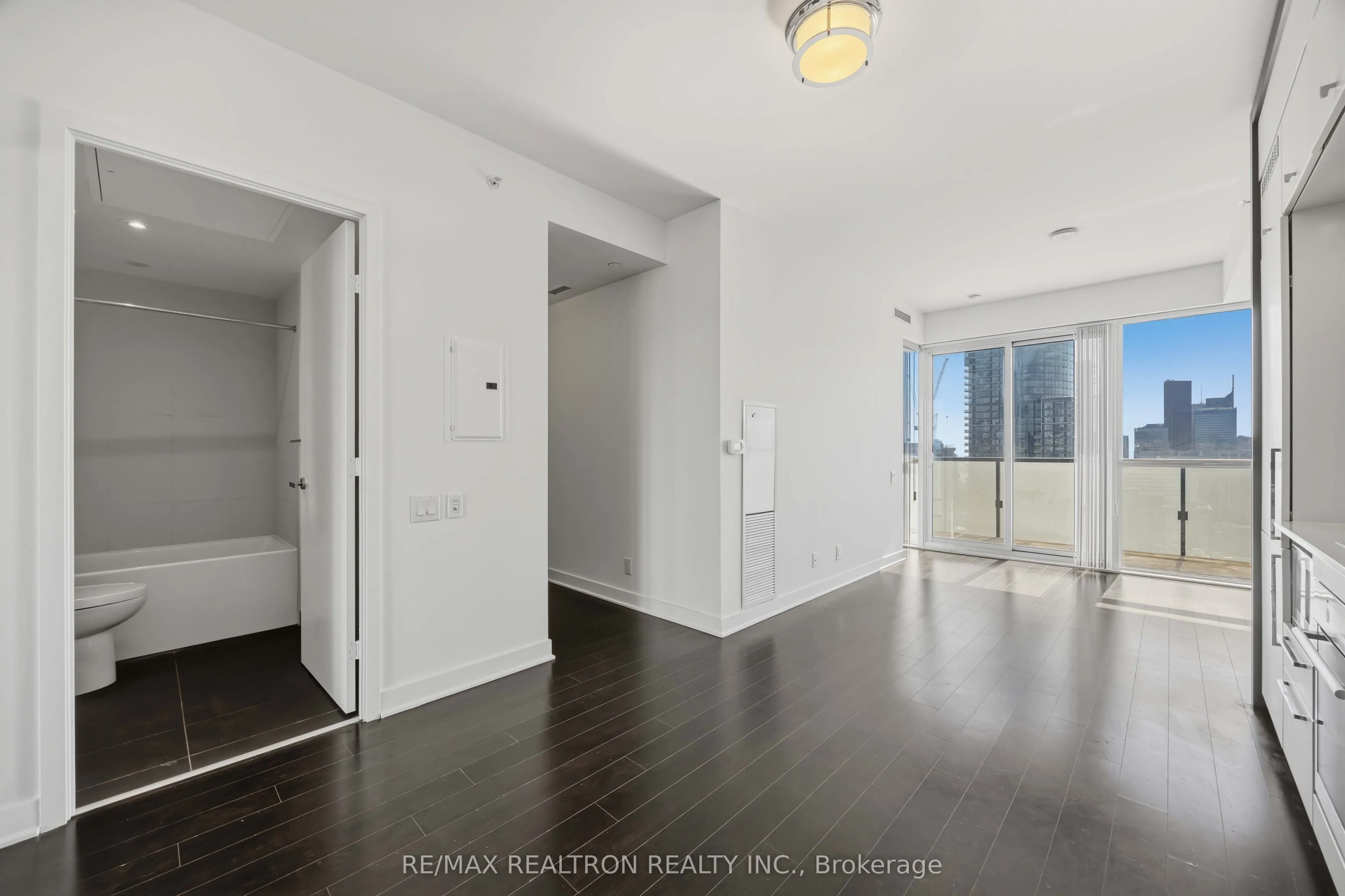 15 Grenville Street #4102