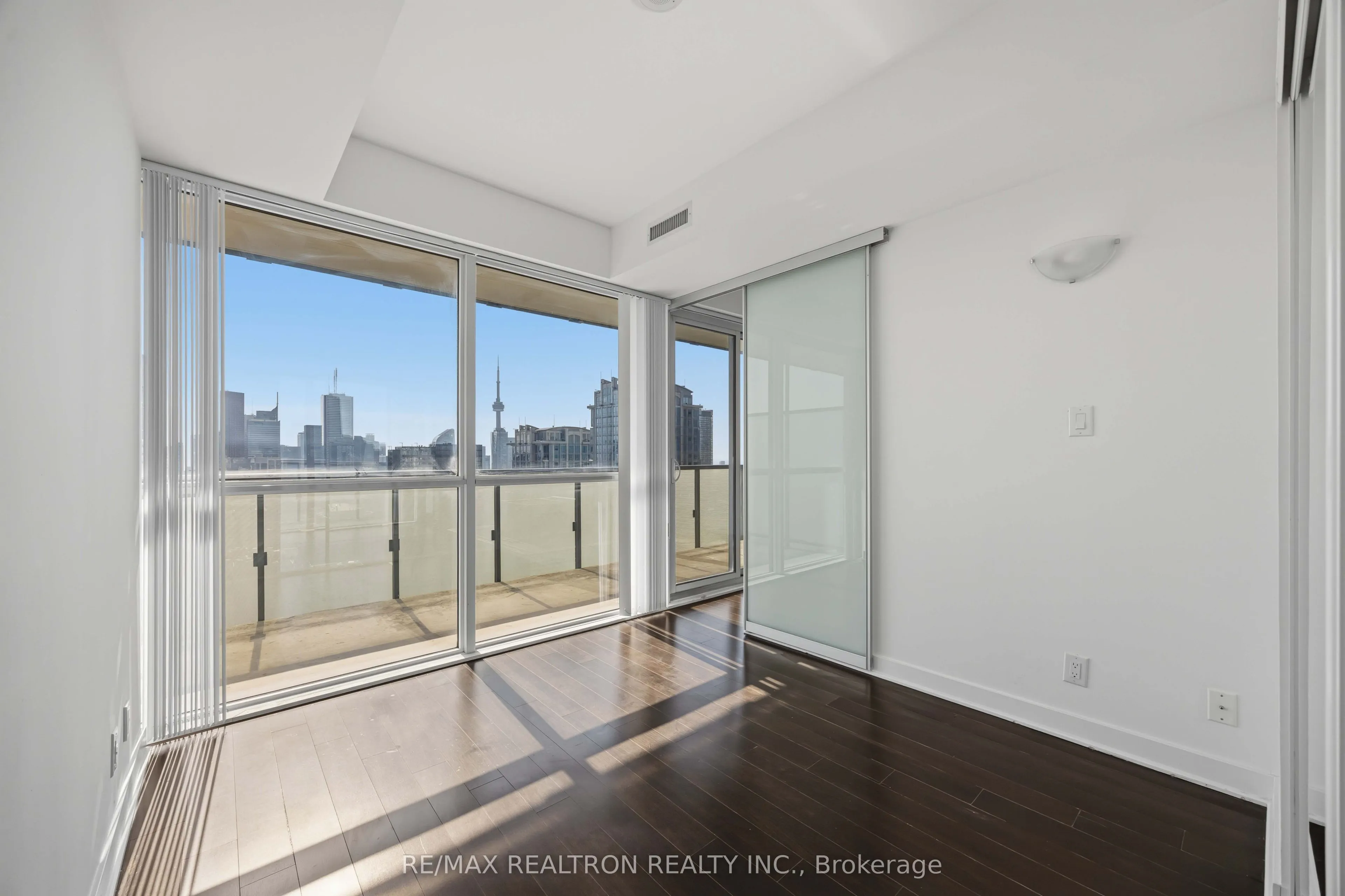 15 Grenville Street #4102