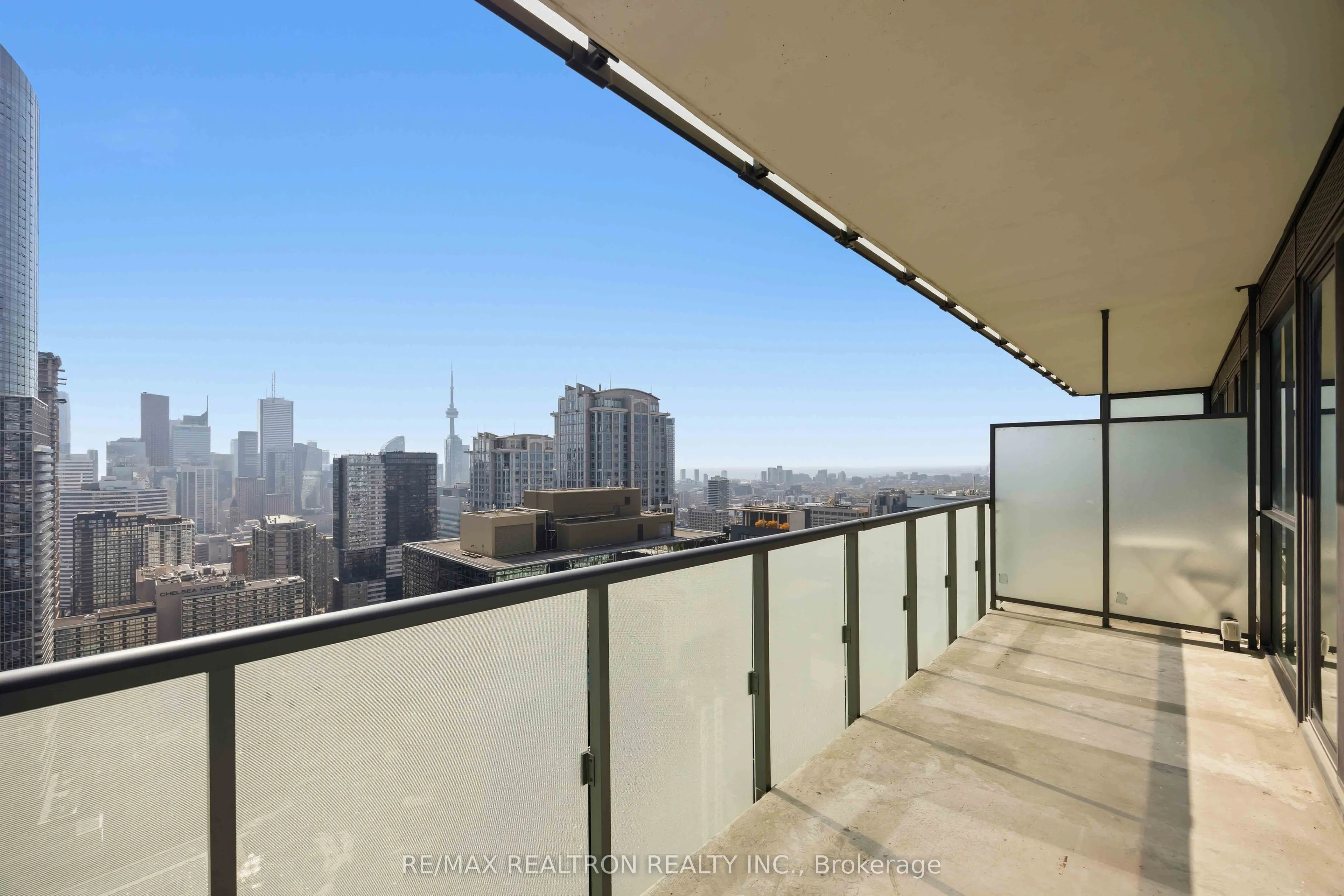 15 Grenville Street #4102
