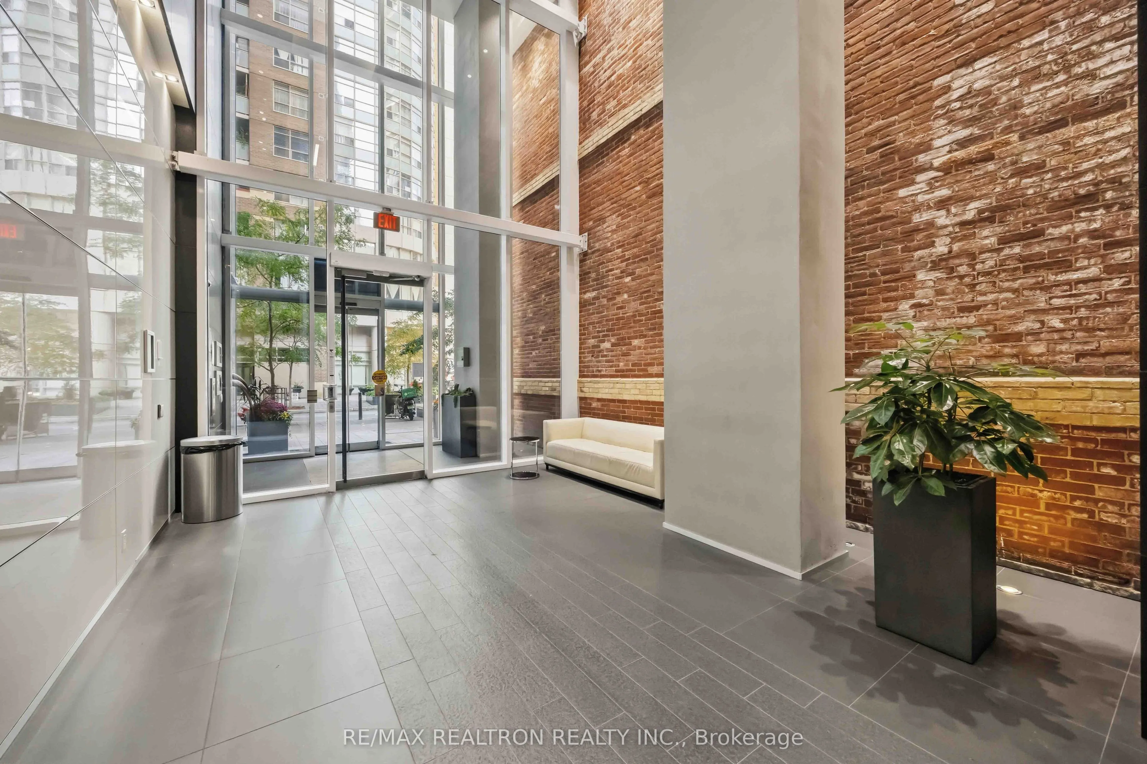 15 Grenville Street #4102
