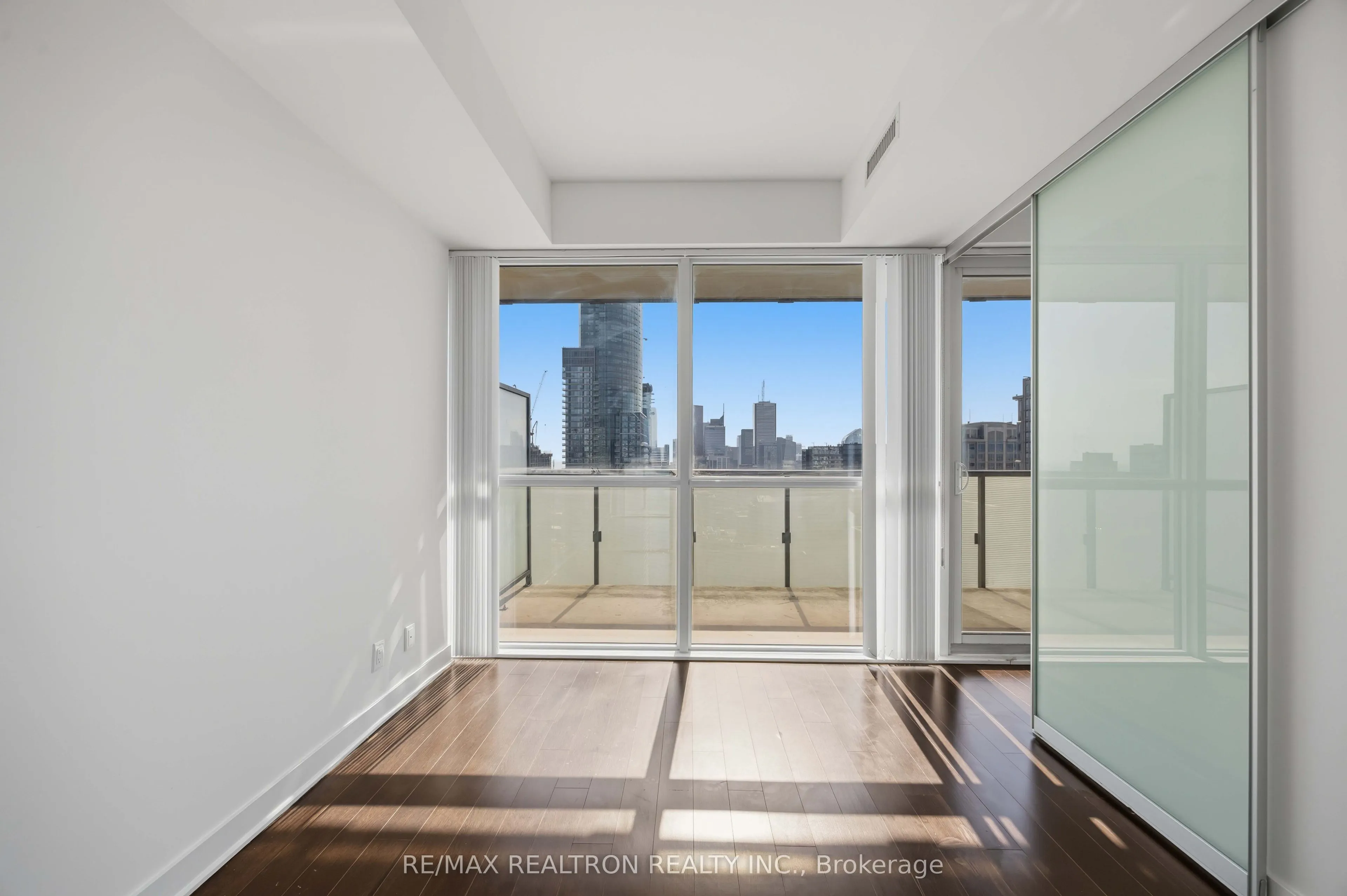 15 Grenville Street #4102