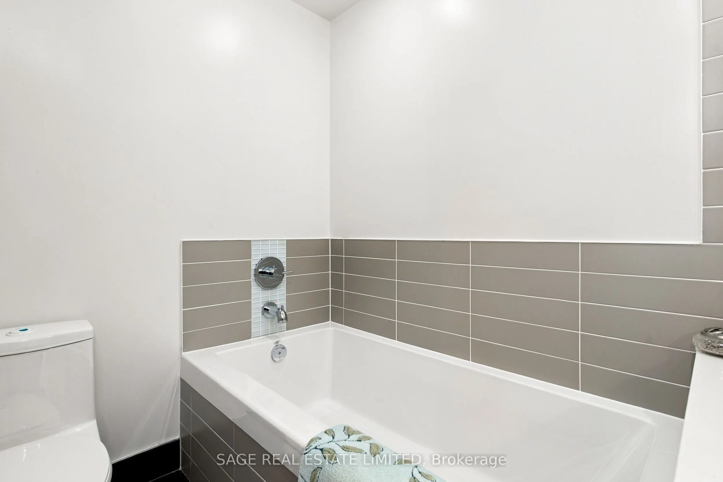 55 Front Street E #417