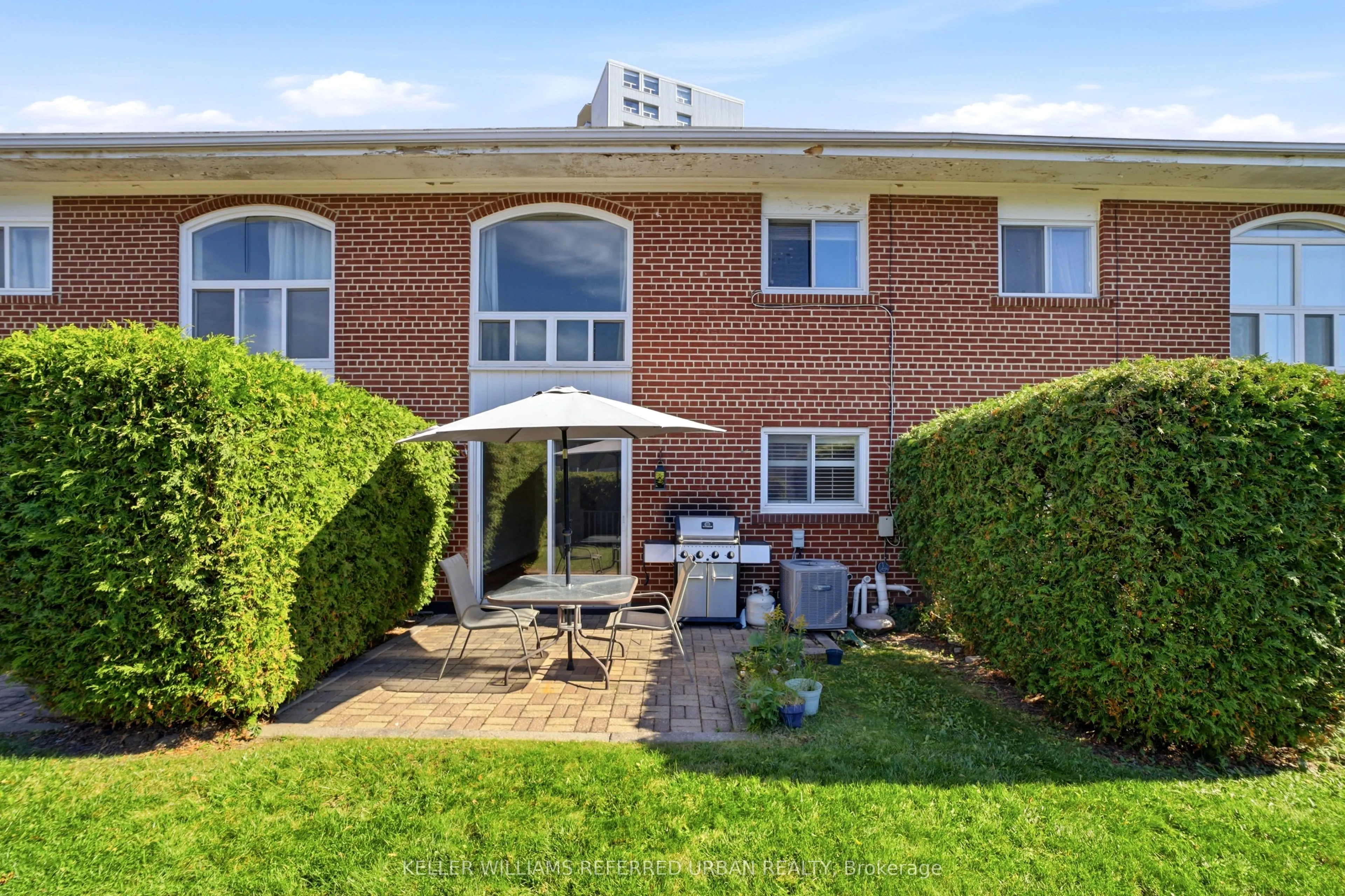 25 Esterbrooke Avenue #102