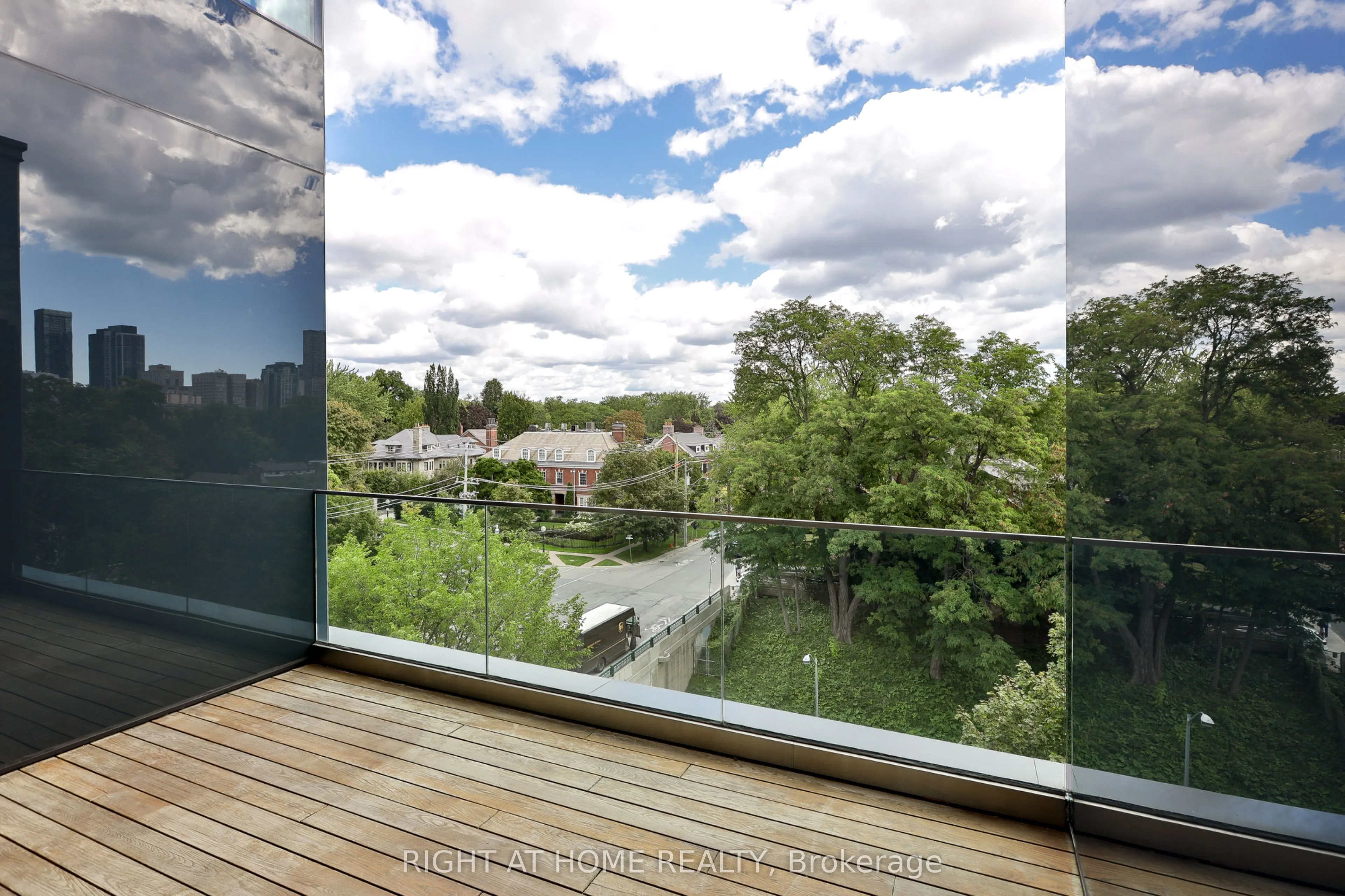 1 Roxborough Street E #501