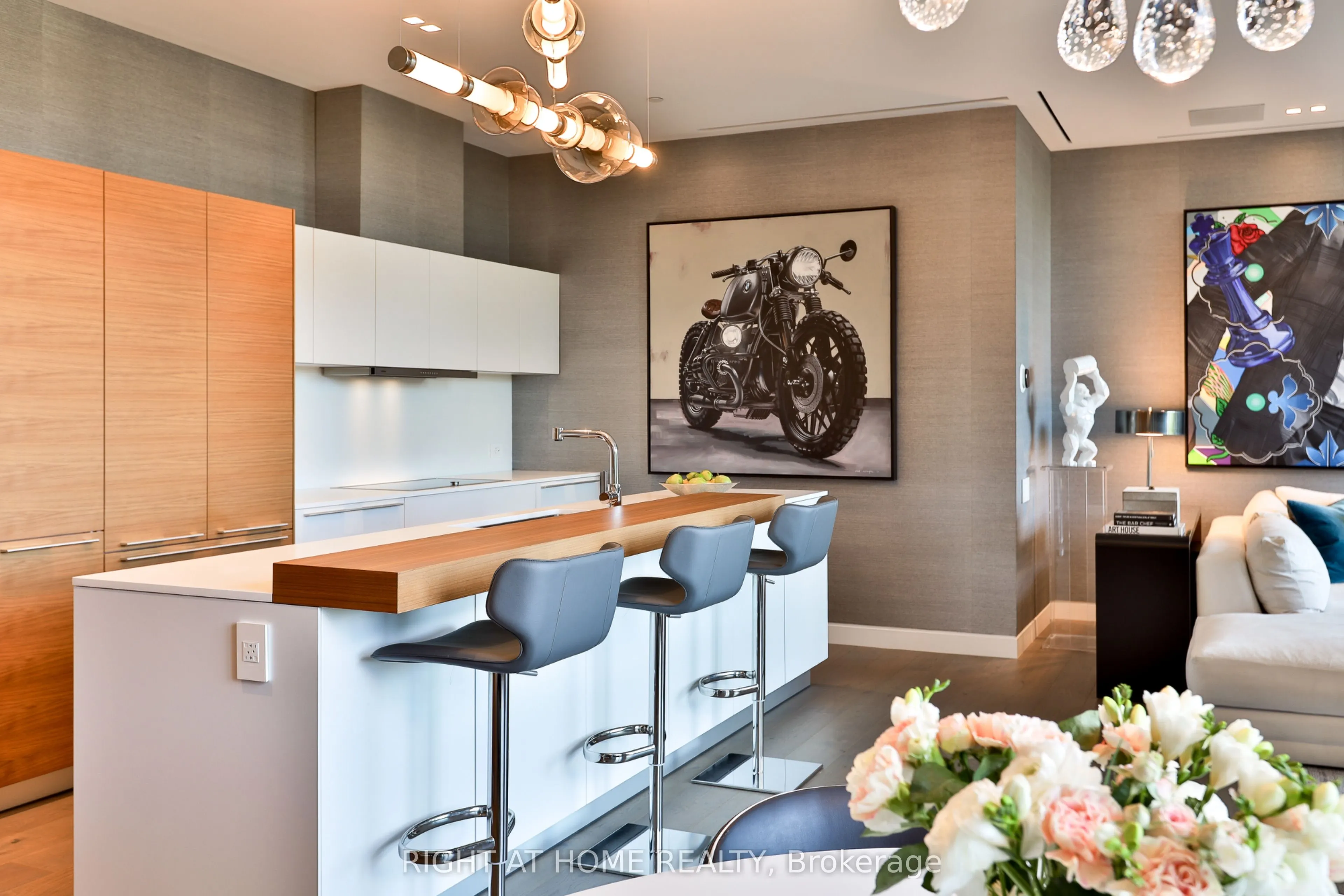 1 Roxborough Street E #501