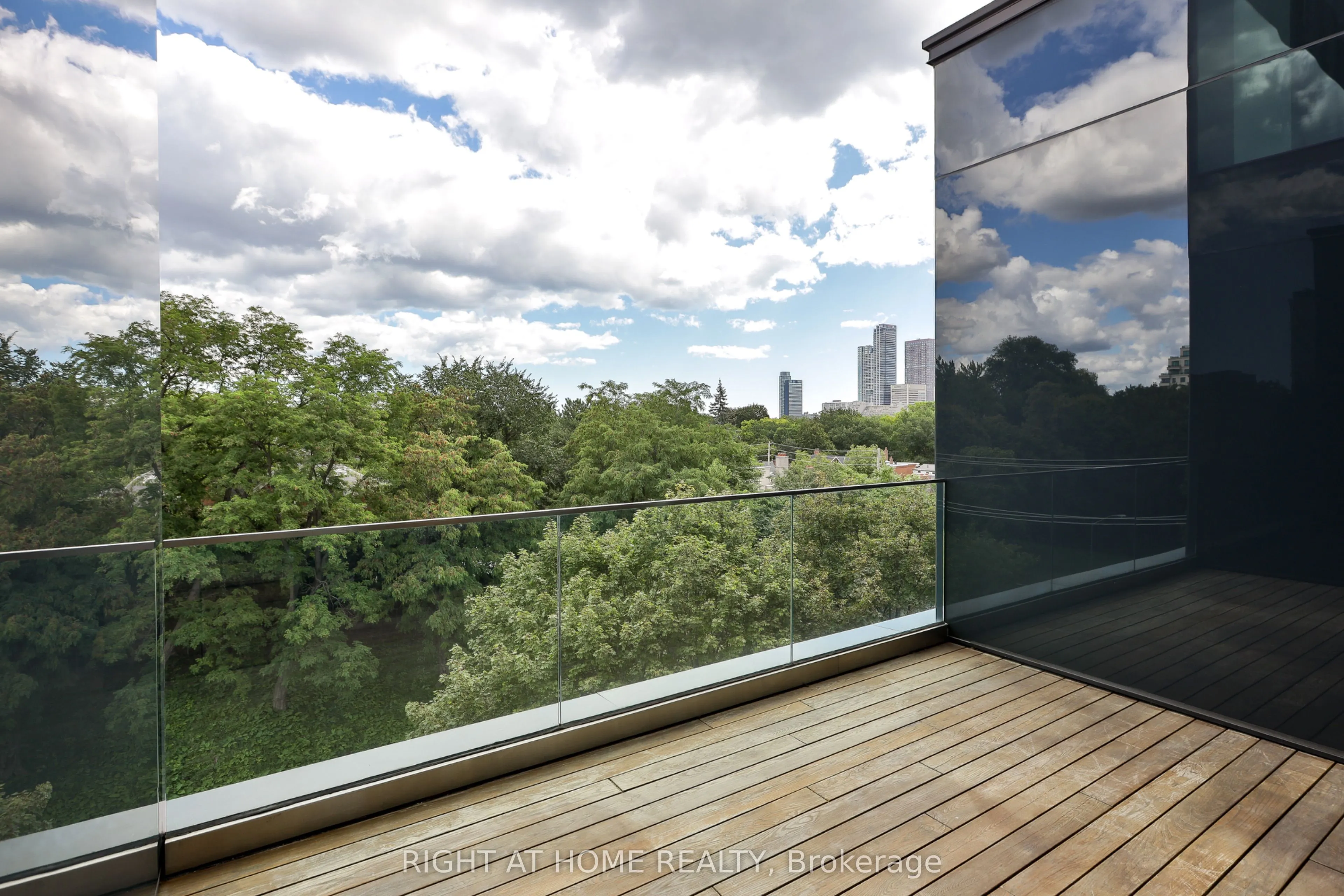 1 Roxborough Street E #501