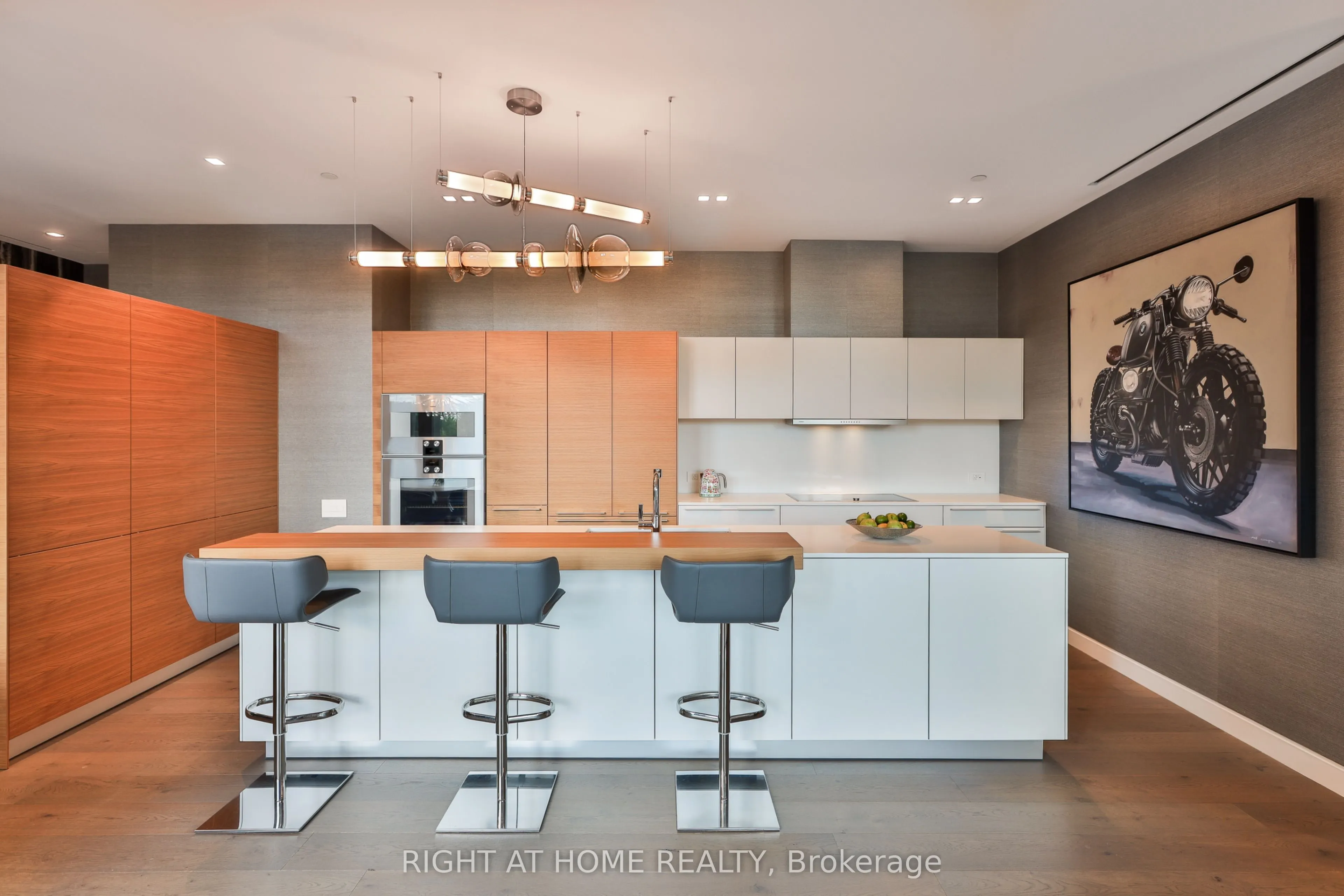1 Roxborough Street E #501