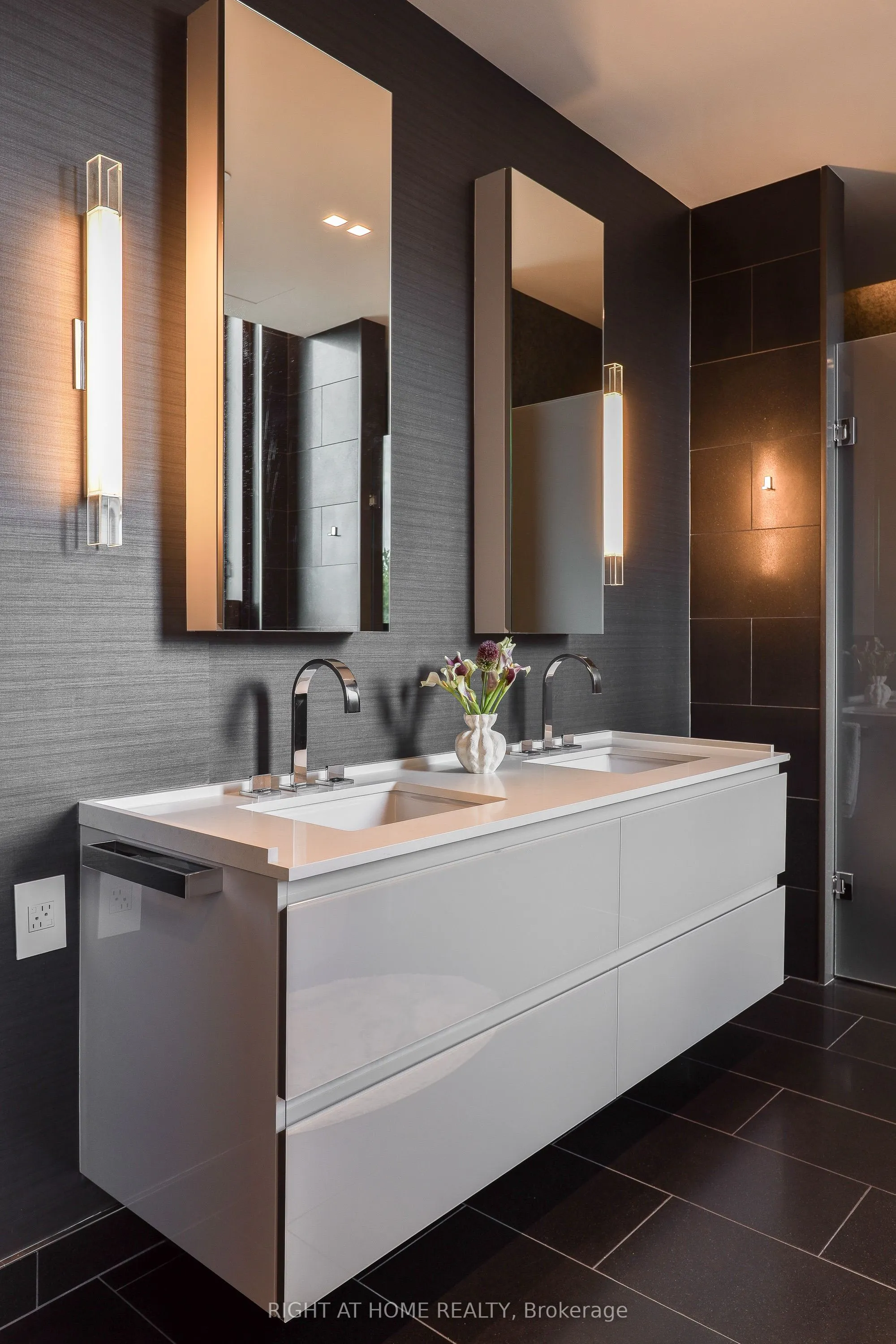 1 Roxborough Street E #501