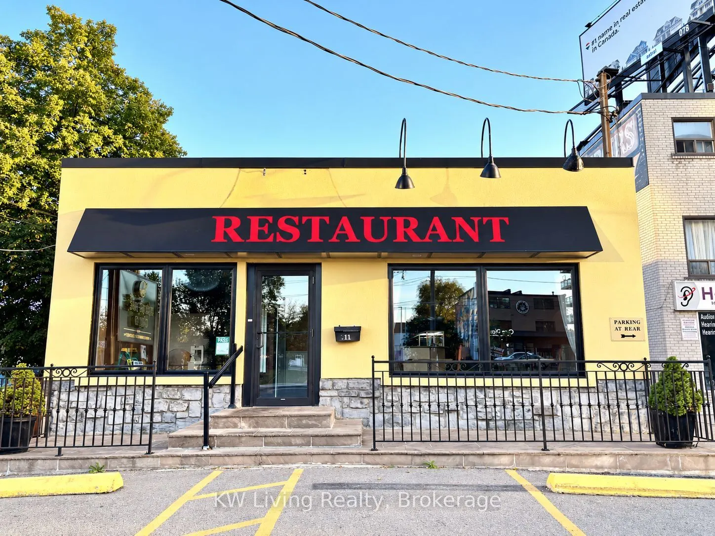 911 Sheppard Avenue W