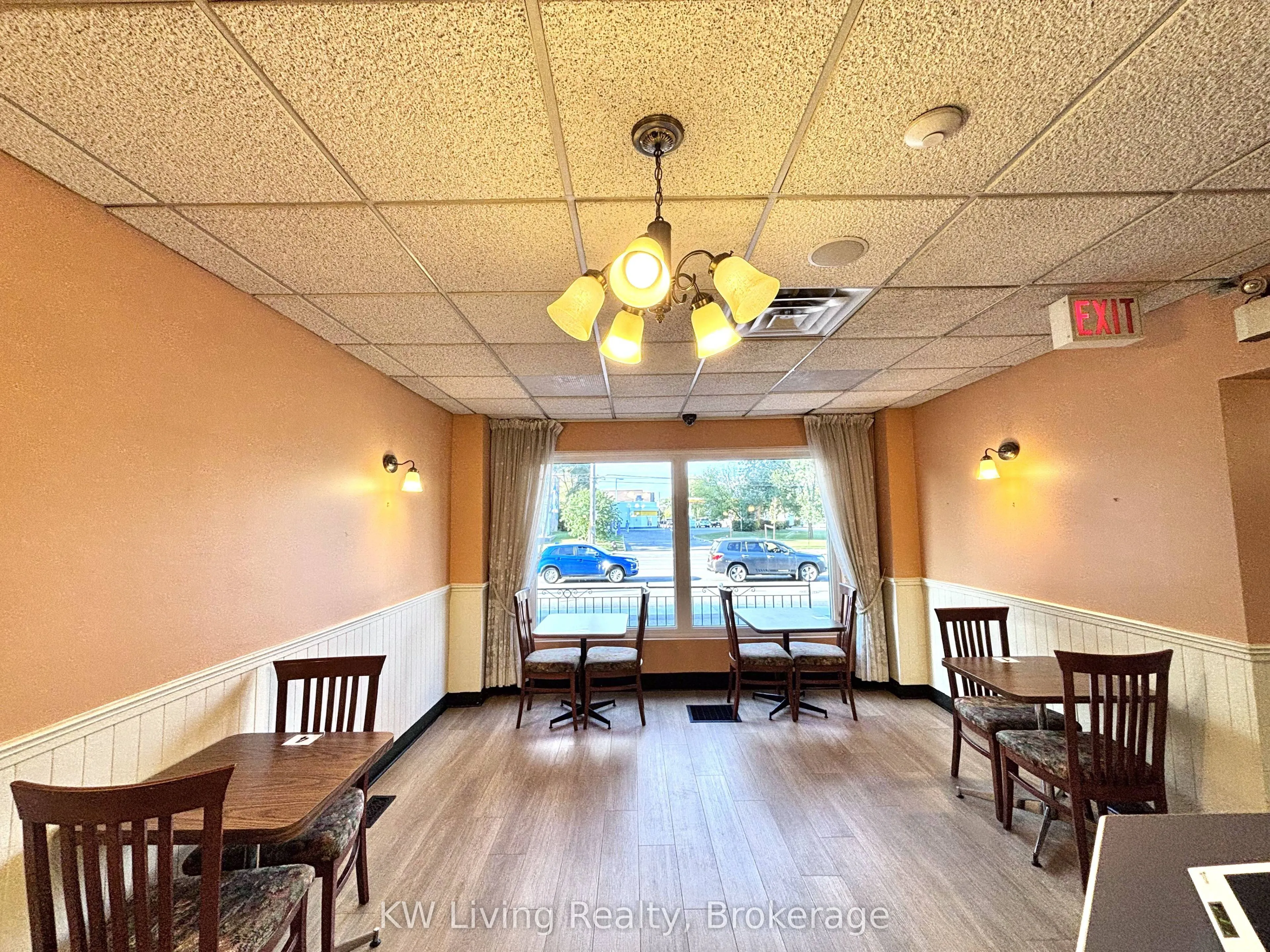 911 Sheppard Avenue W