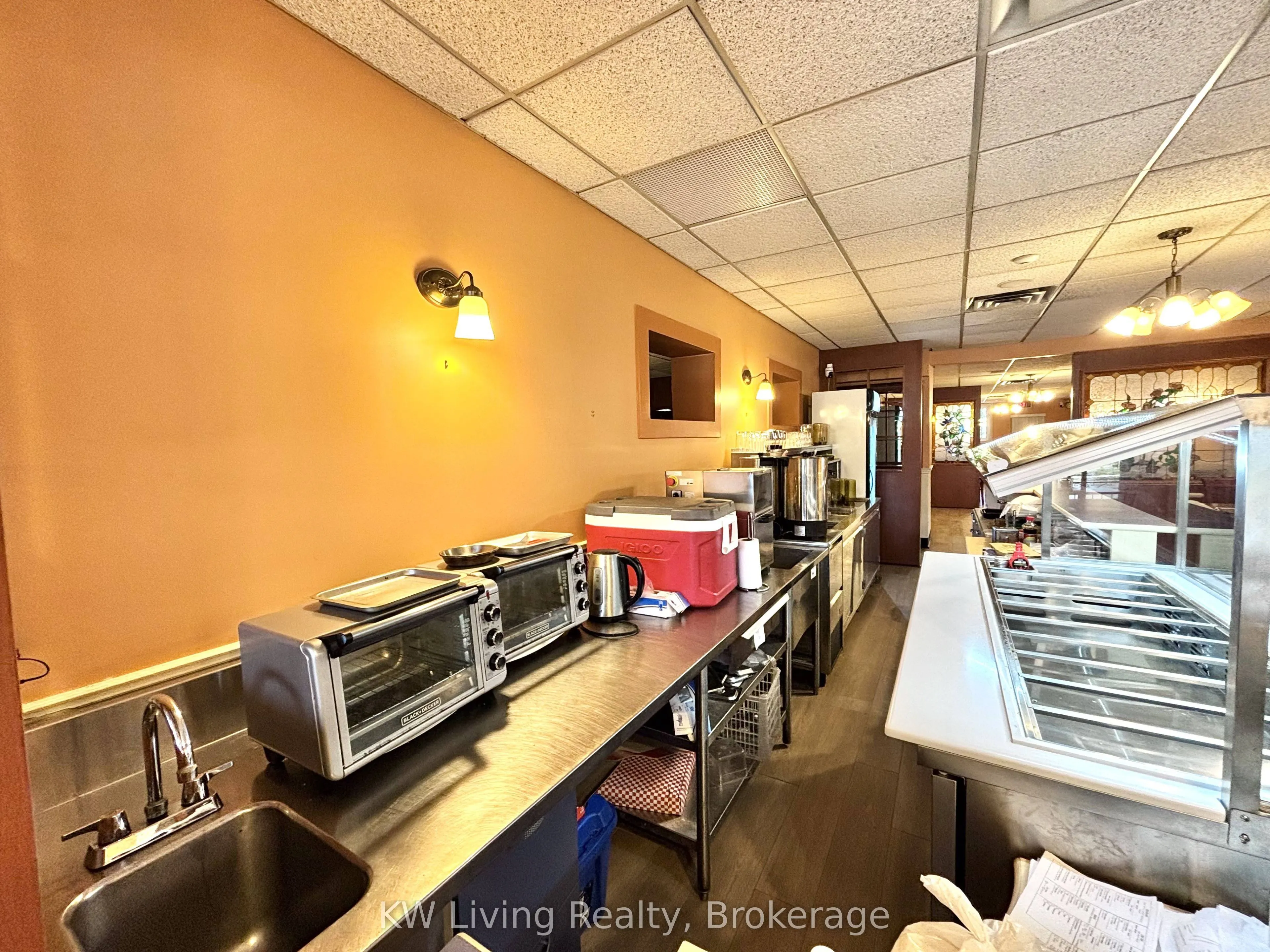 911 Sheppard Avenue W