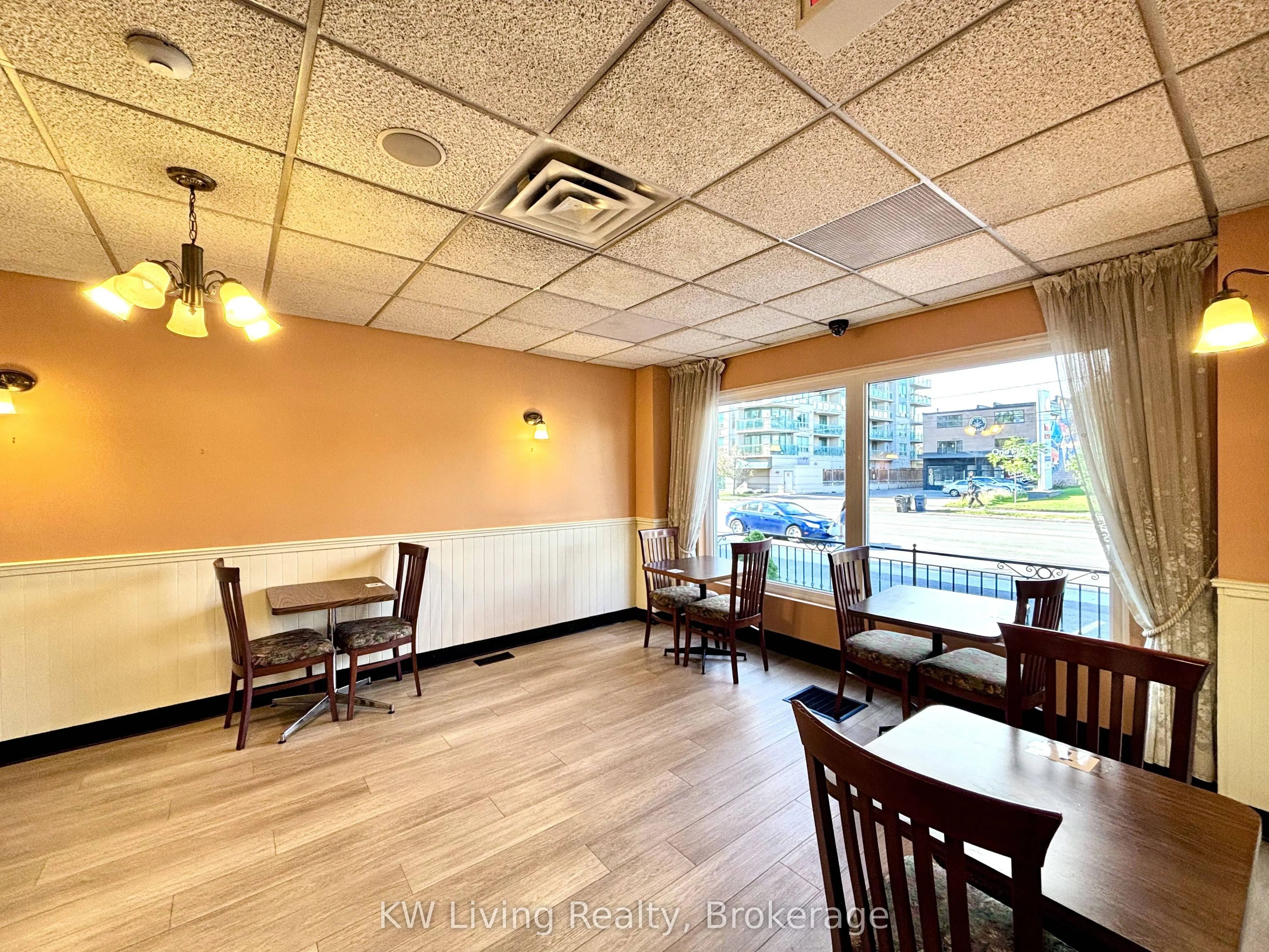 911 Sheppard Avenue W