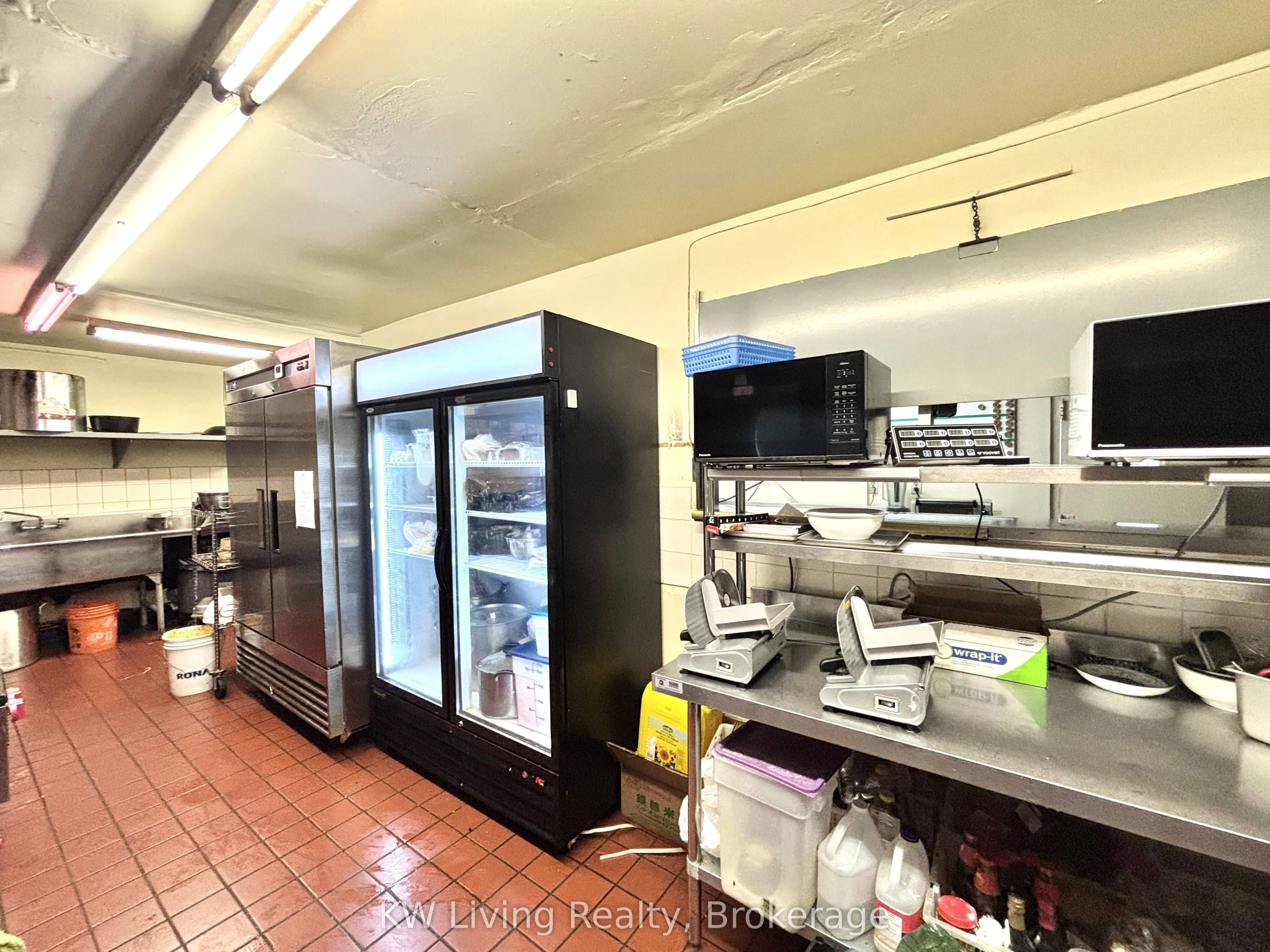 911 Sheppard Avenue W