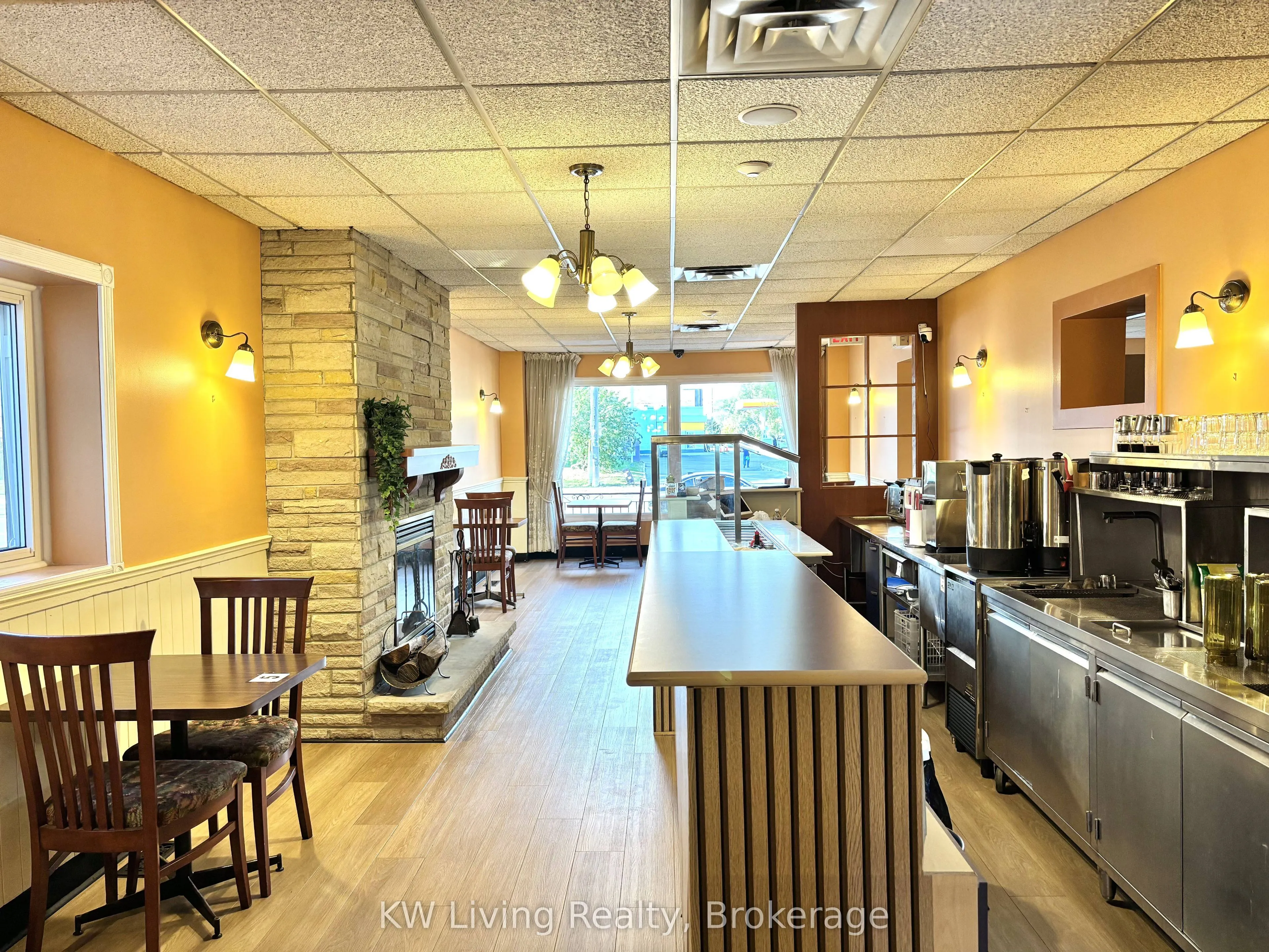 911 Sheppard Avenue W
