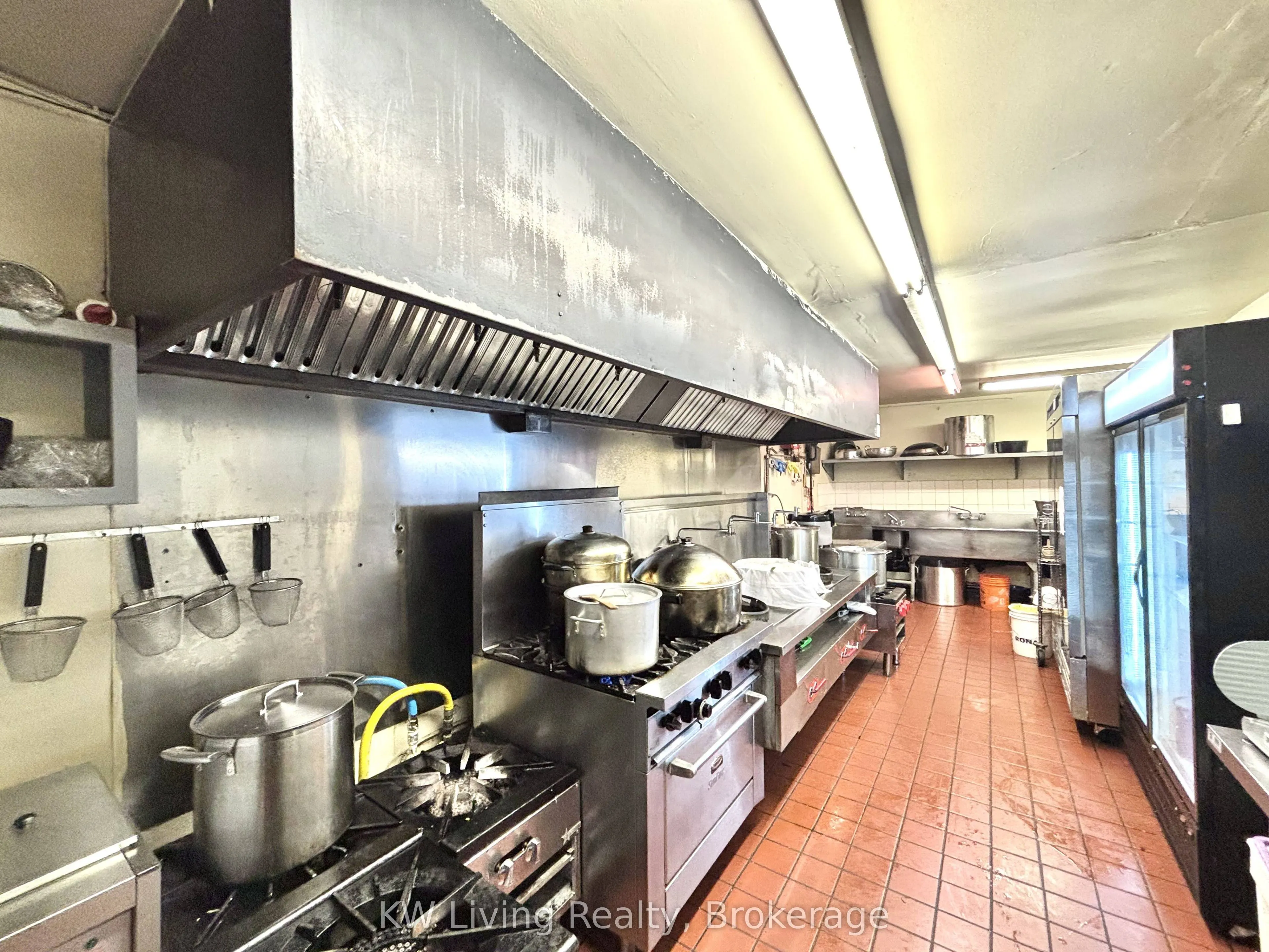 911 Sheppard Avenue W