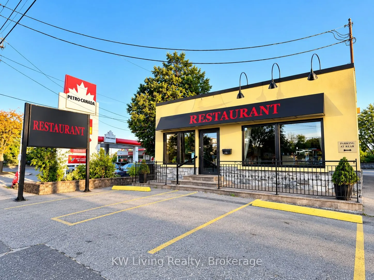911 Sheppard Avenue W
