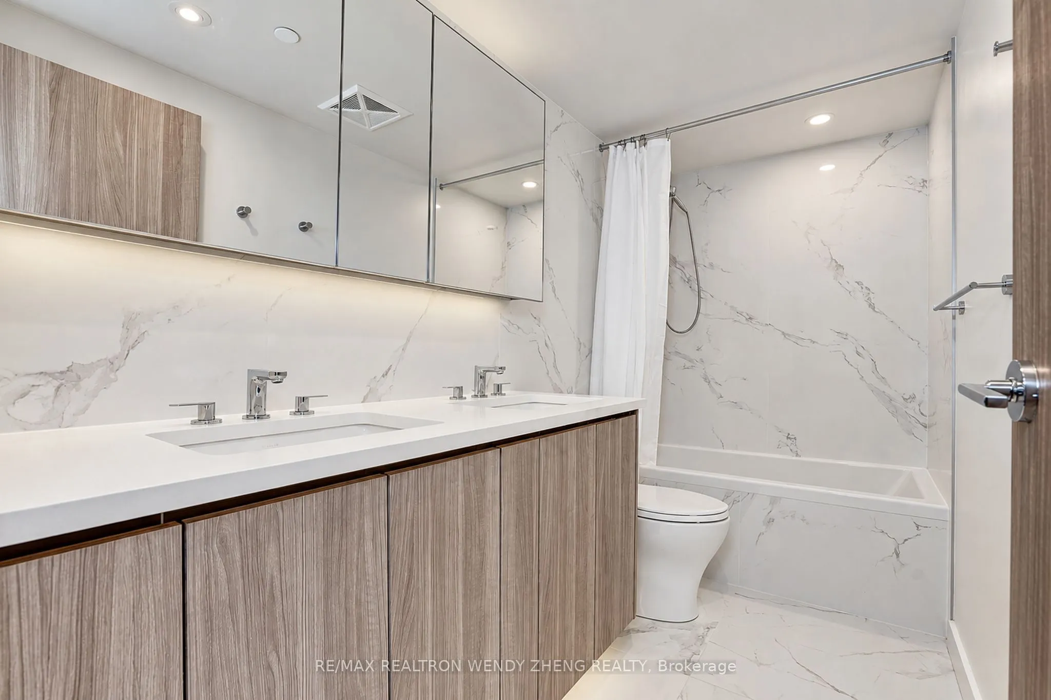27 Mcmahon Drive #2802