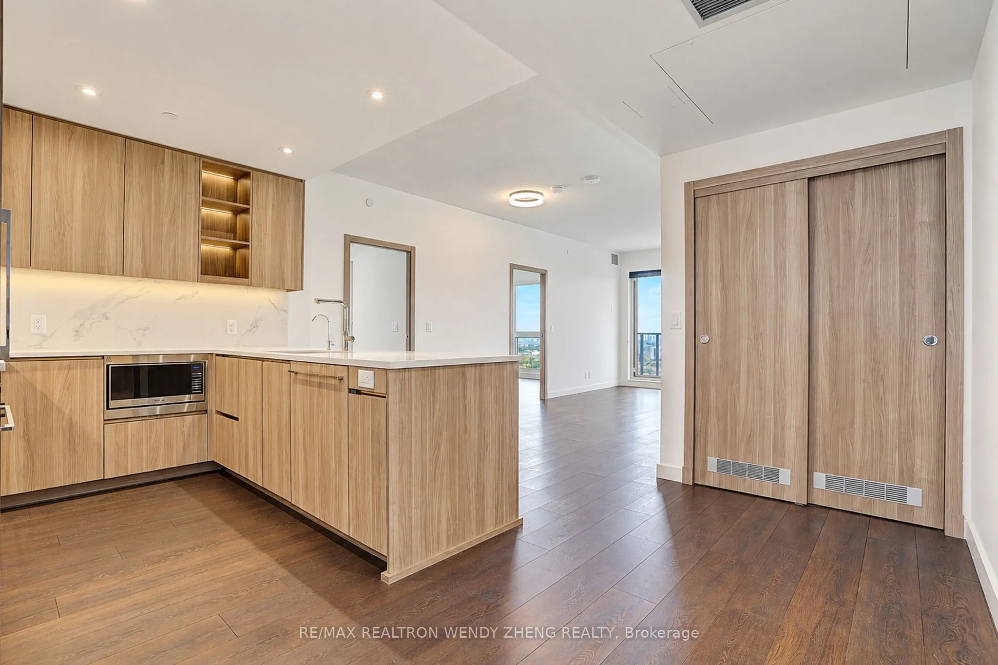 27 Mcmahon Drive #2802