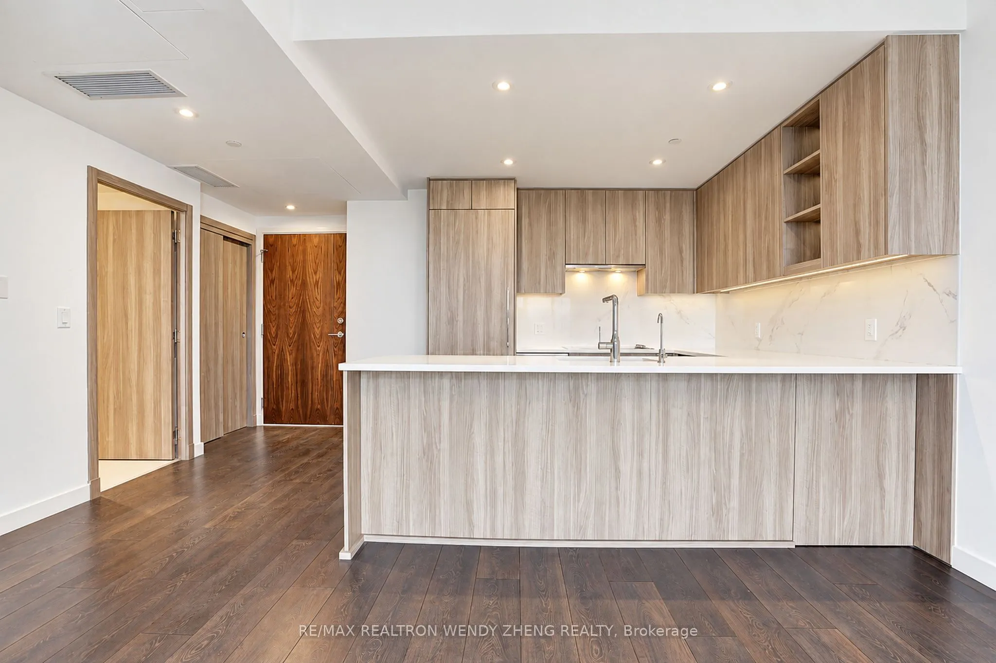27 Mcmahon Drive #2802