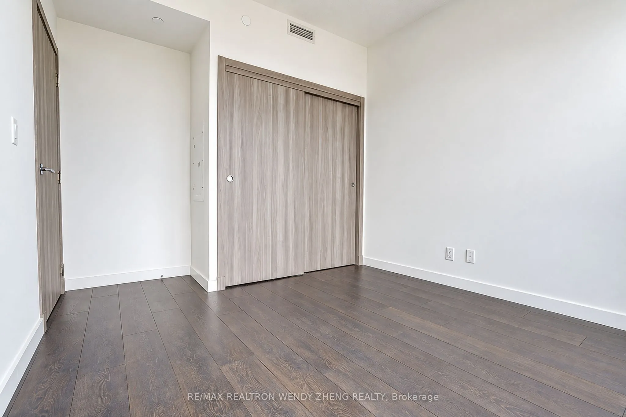 27 Mcmahon Drive #2802