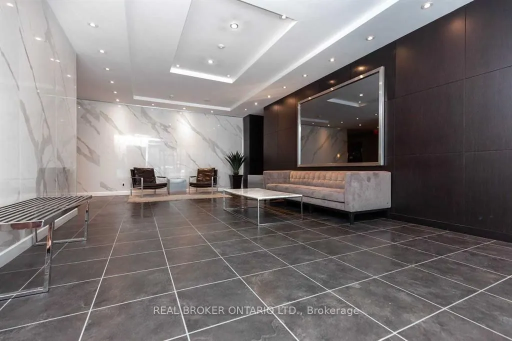 350 Wellington Street W #M04