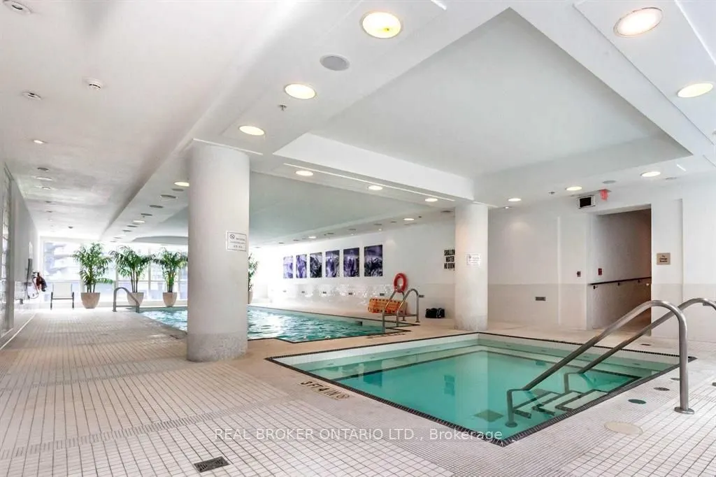 350 Wellington Street W #M04