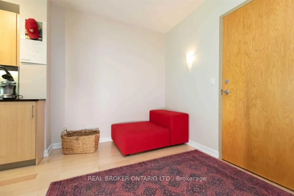 350 Wellington Street W #M04