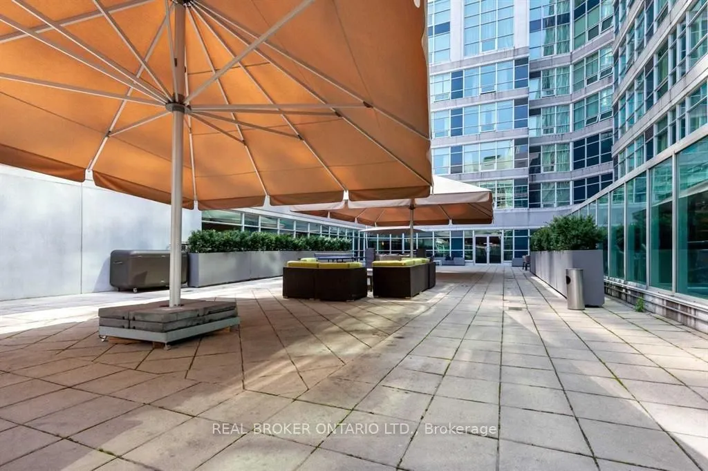 350 Wellington Street W #M04