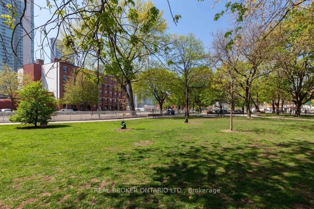 350 Wellington Street W #M04