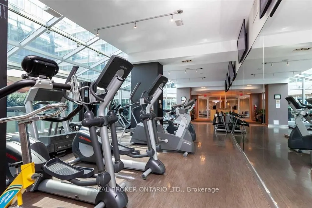 350 Wellington Street W #M04