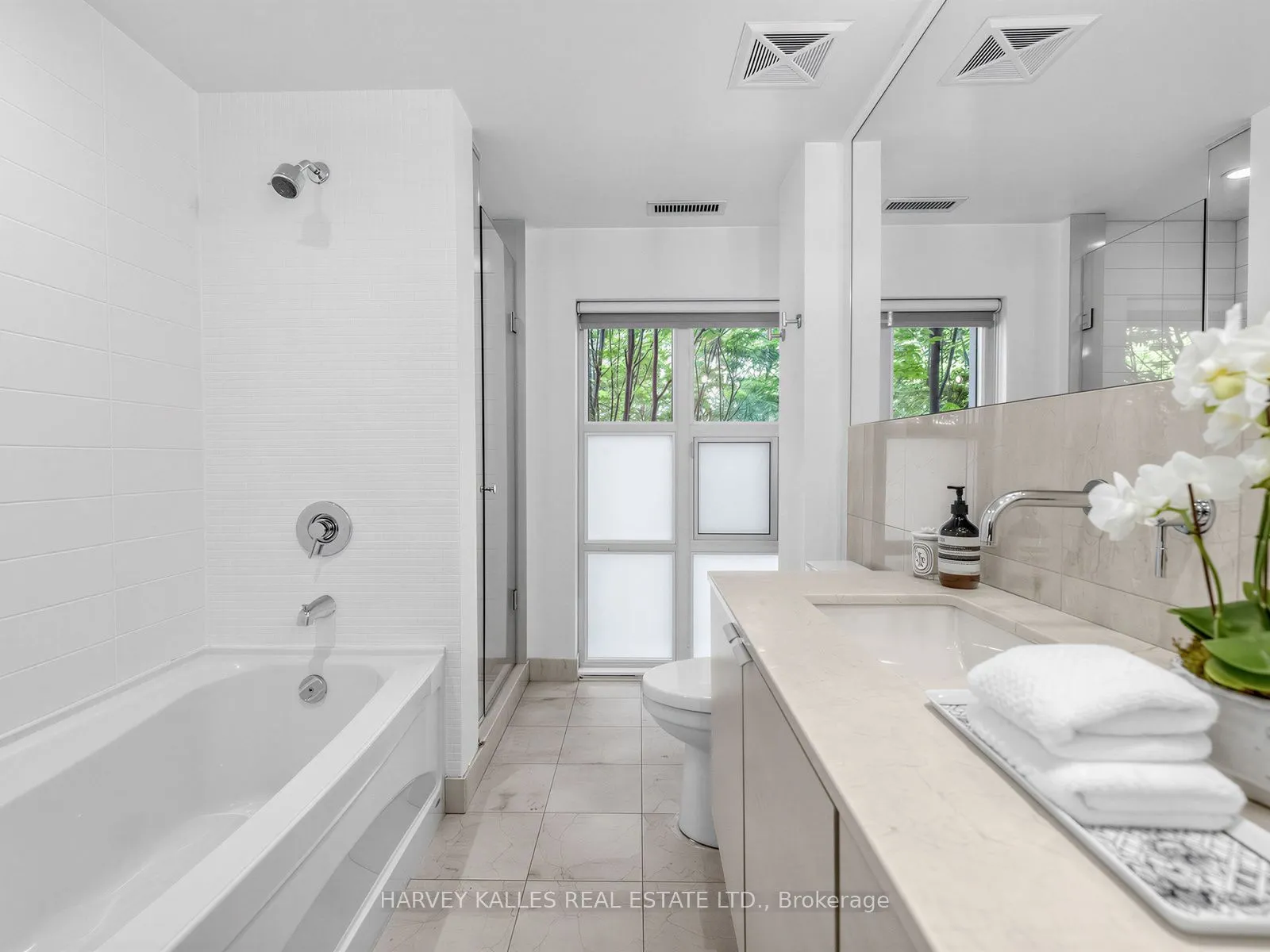 380 Macpherson Avenue #106