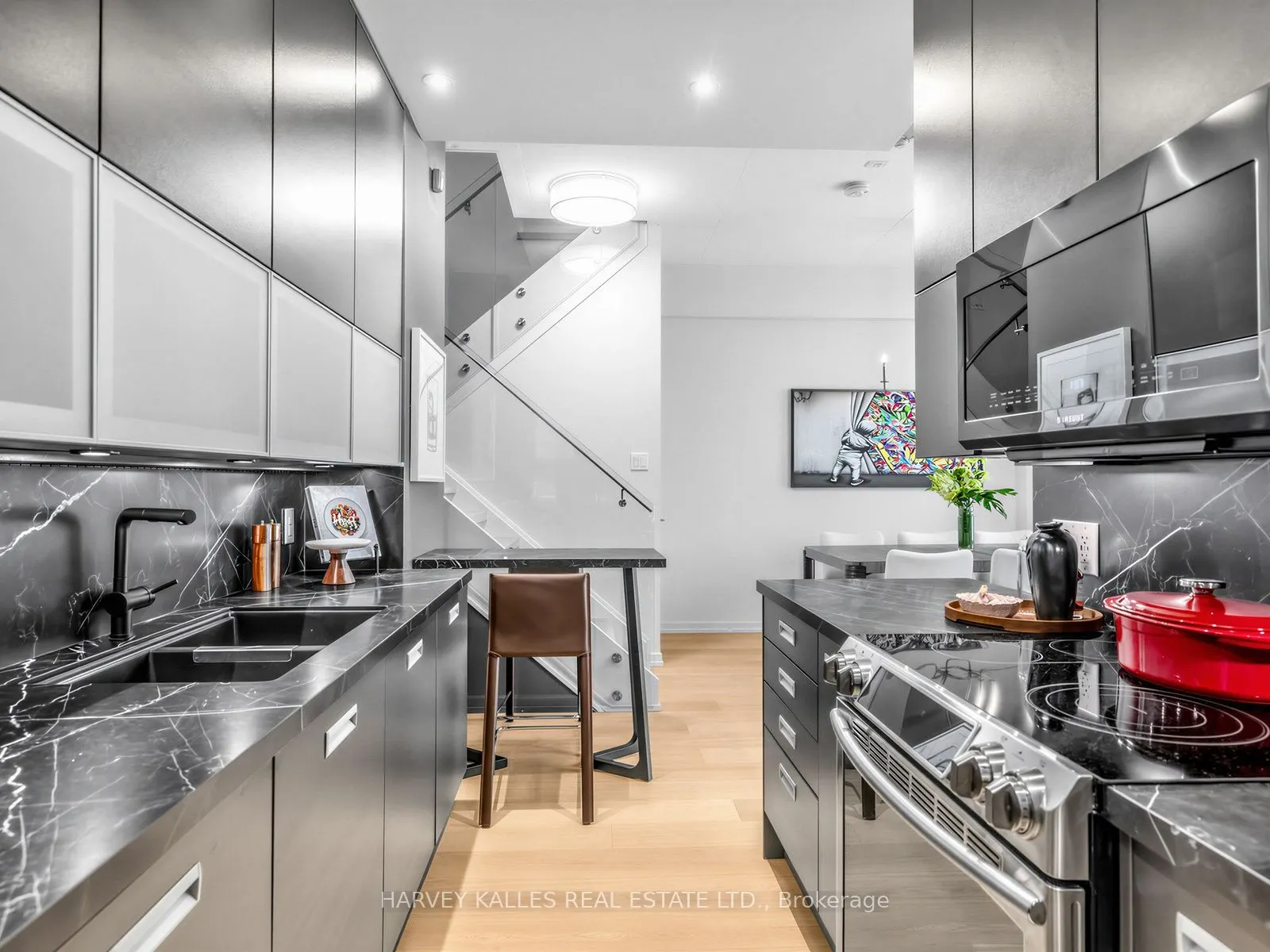 380 Macpherson Avenue #106