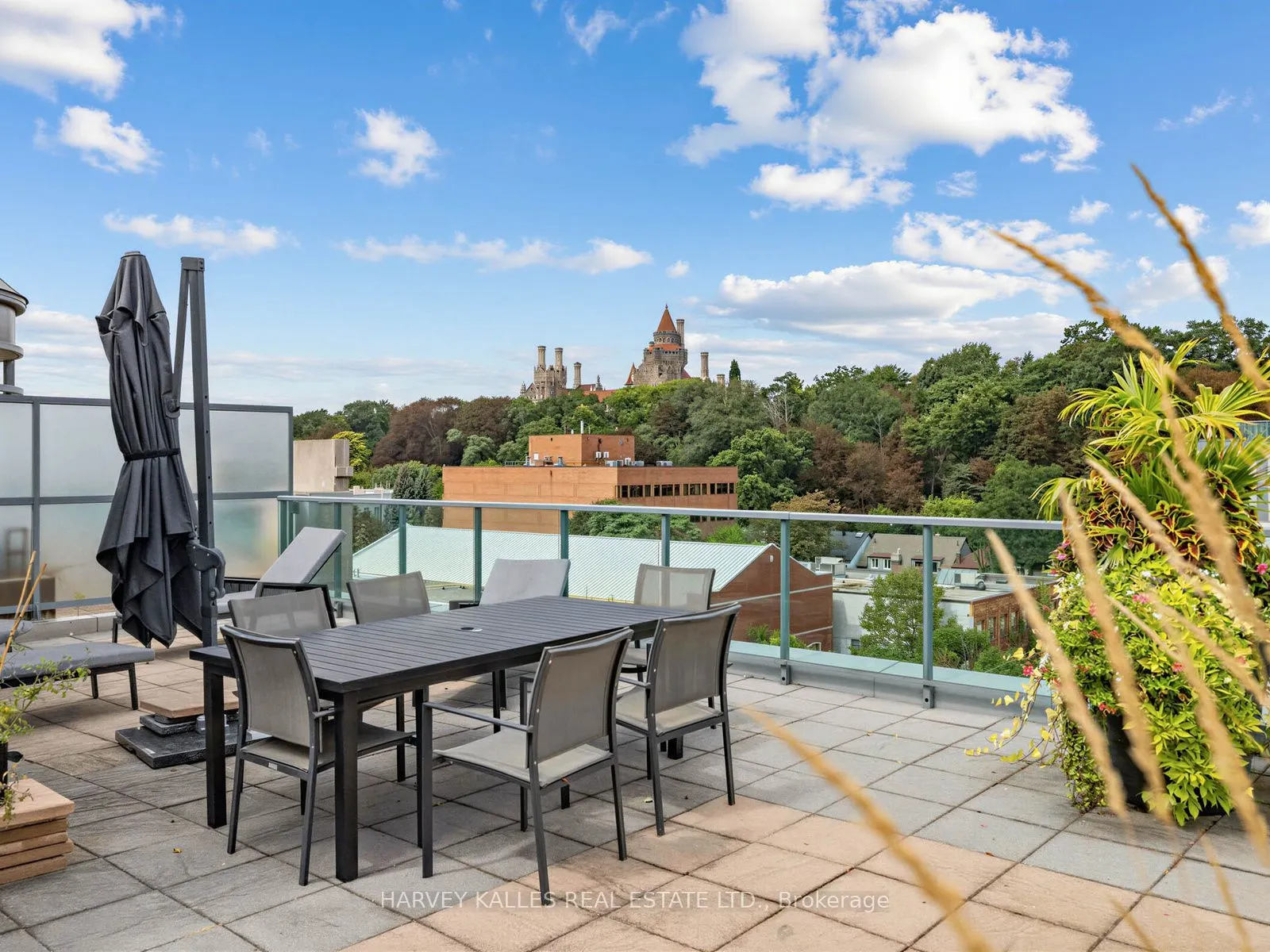 380 Macpherson Avenue #106